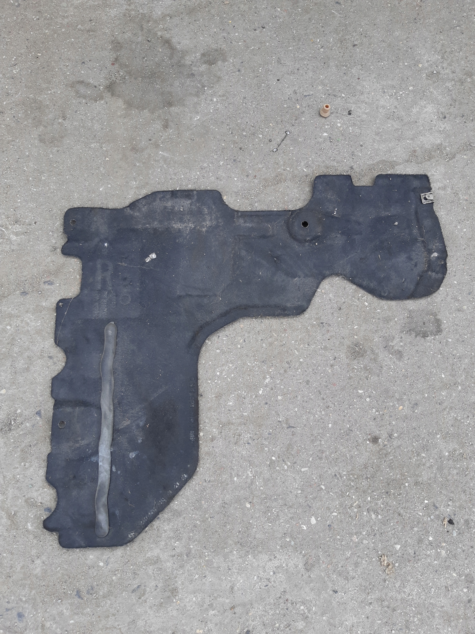 AUDI A8 D4 cover chassis right rear part 4H4825214