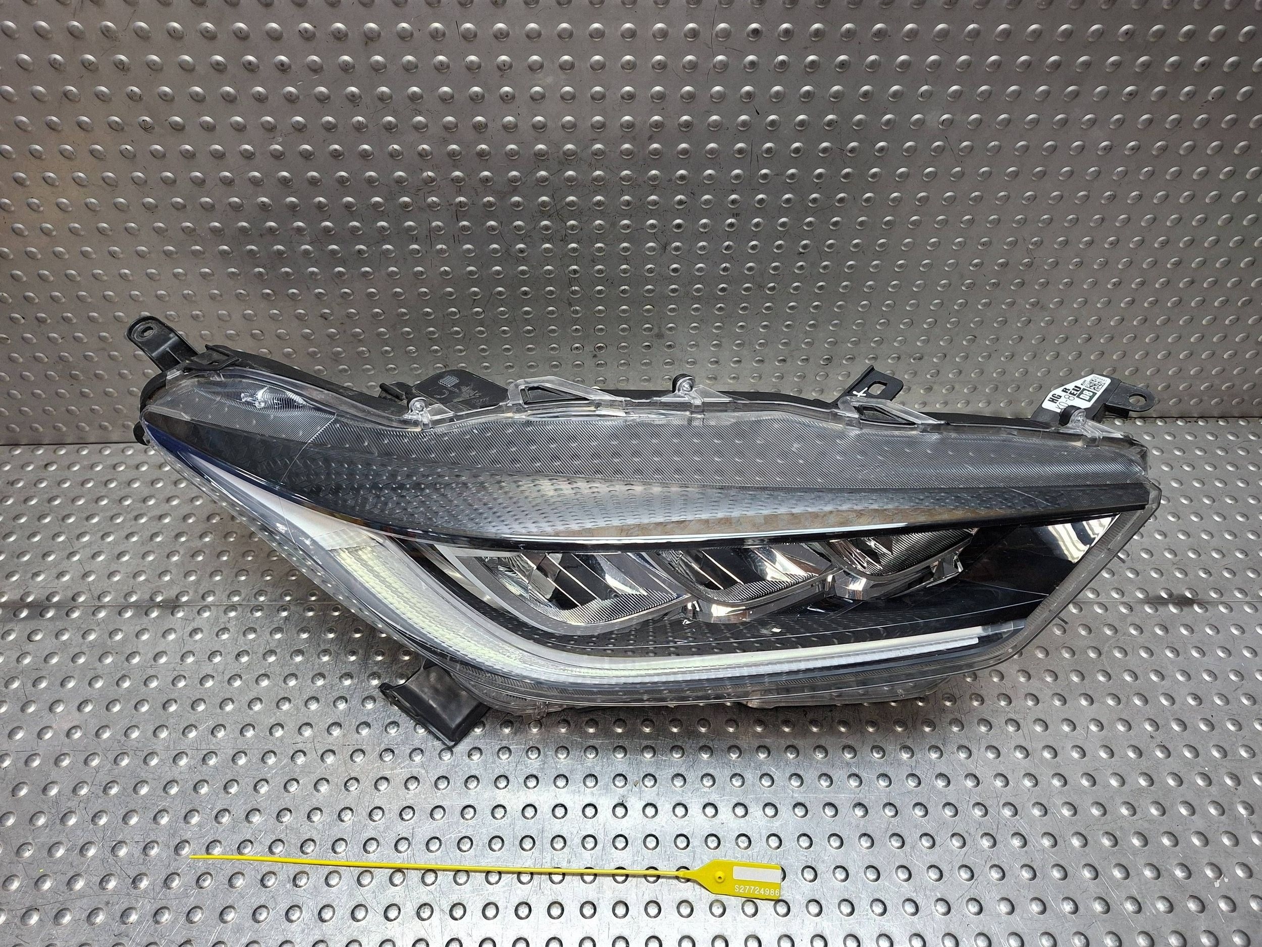 light FULL LED front right TOYOTA YARIS IV 20- 25 EU