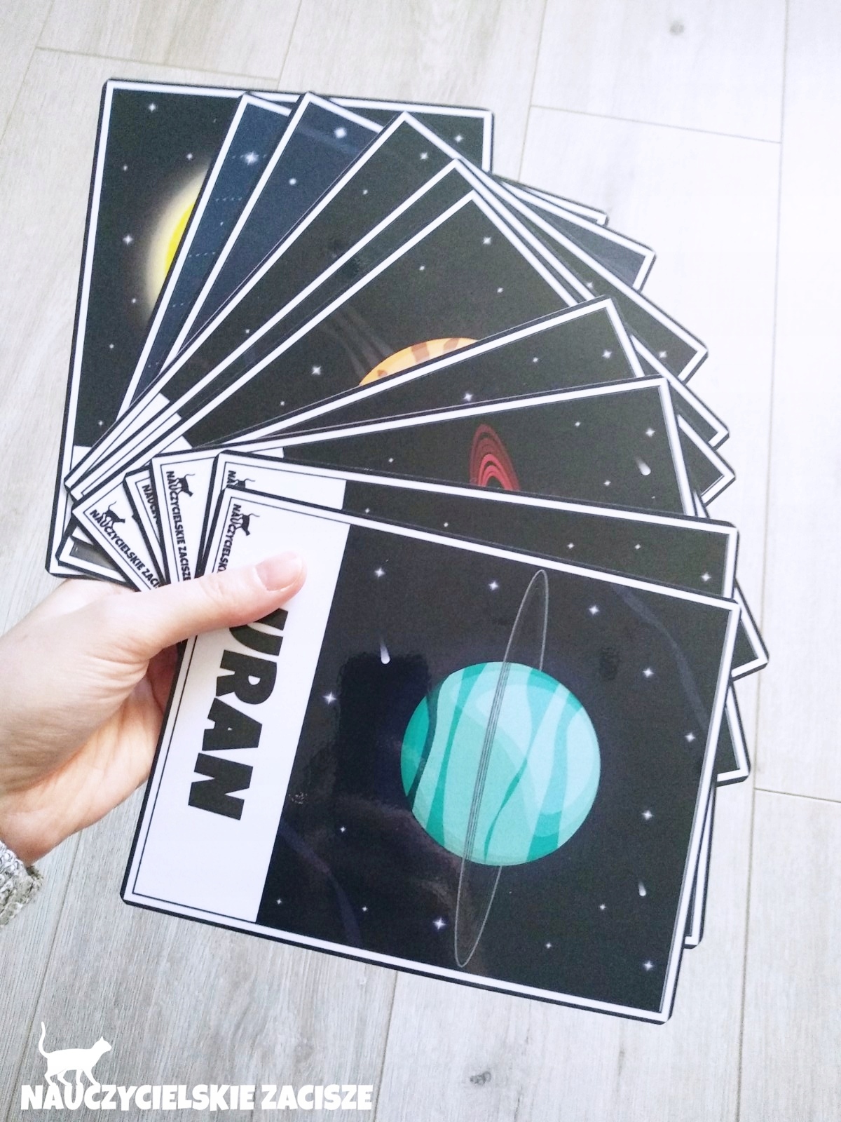 PLANETY Układ słoneczny Plansze edukacyjne x10 ISBN 9782609329997