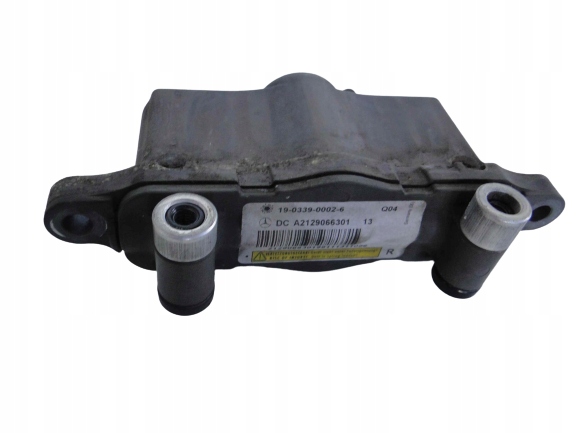 MERCEDES E 207 C A NABOJ PIROTECH MASKI PRAWY W207