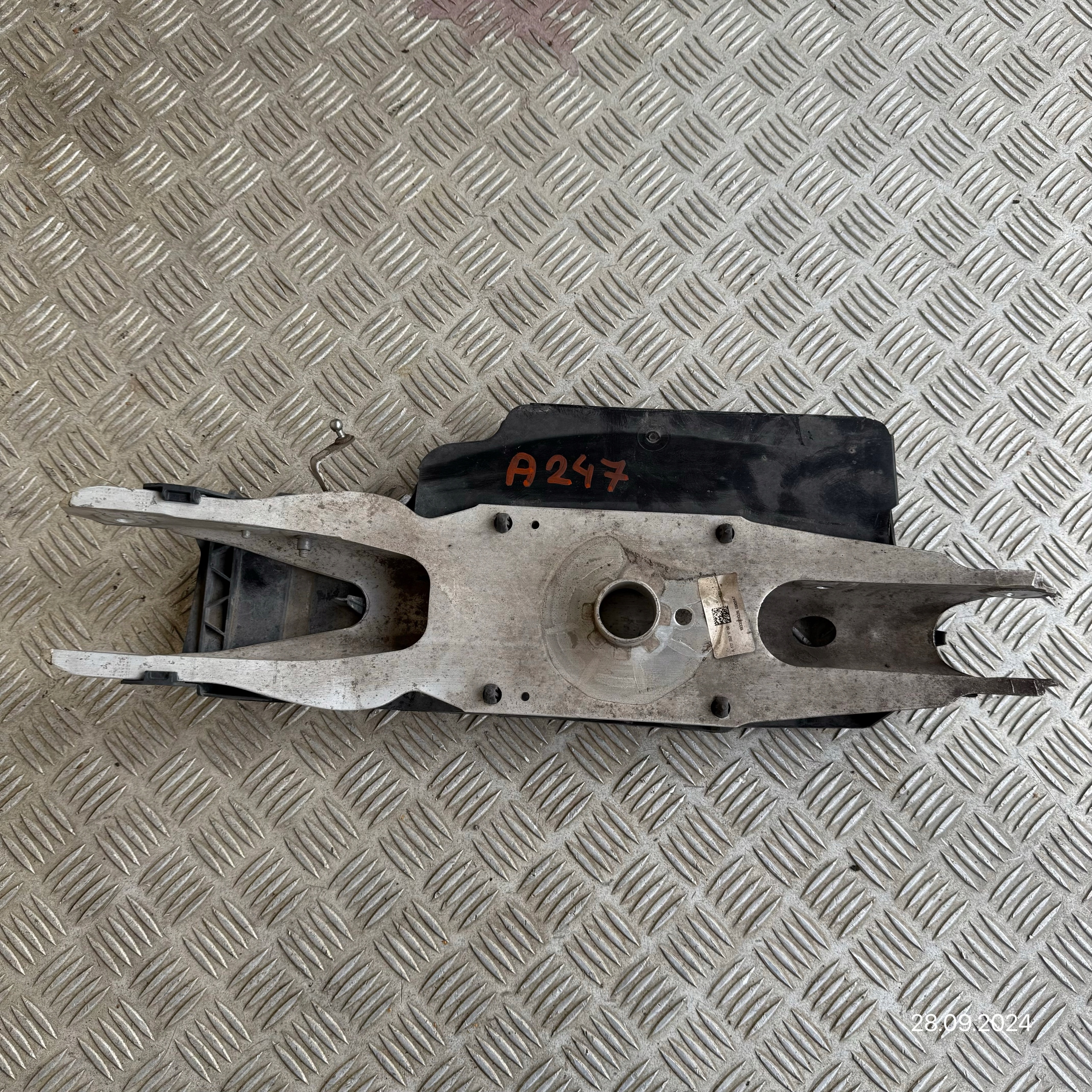 Querlenker hinten MERCEDES B-KLASA W247 1.3 CGI