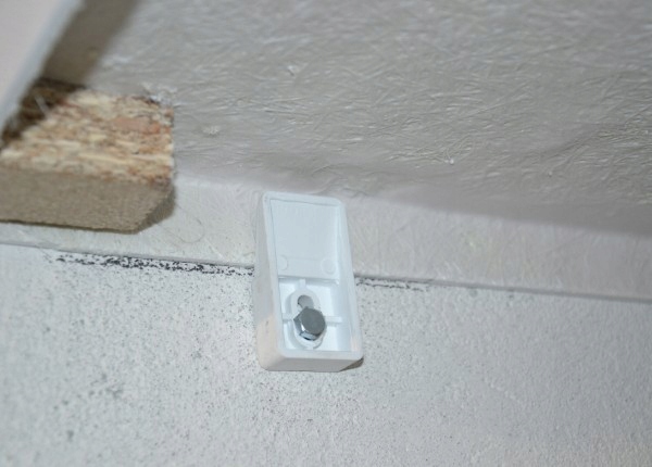 Wsporniki ścienne do montażu brodzika wanny