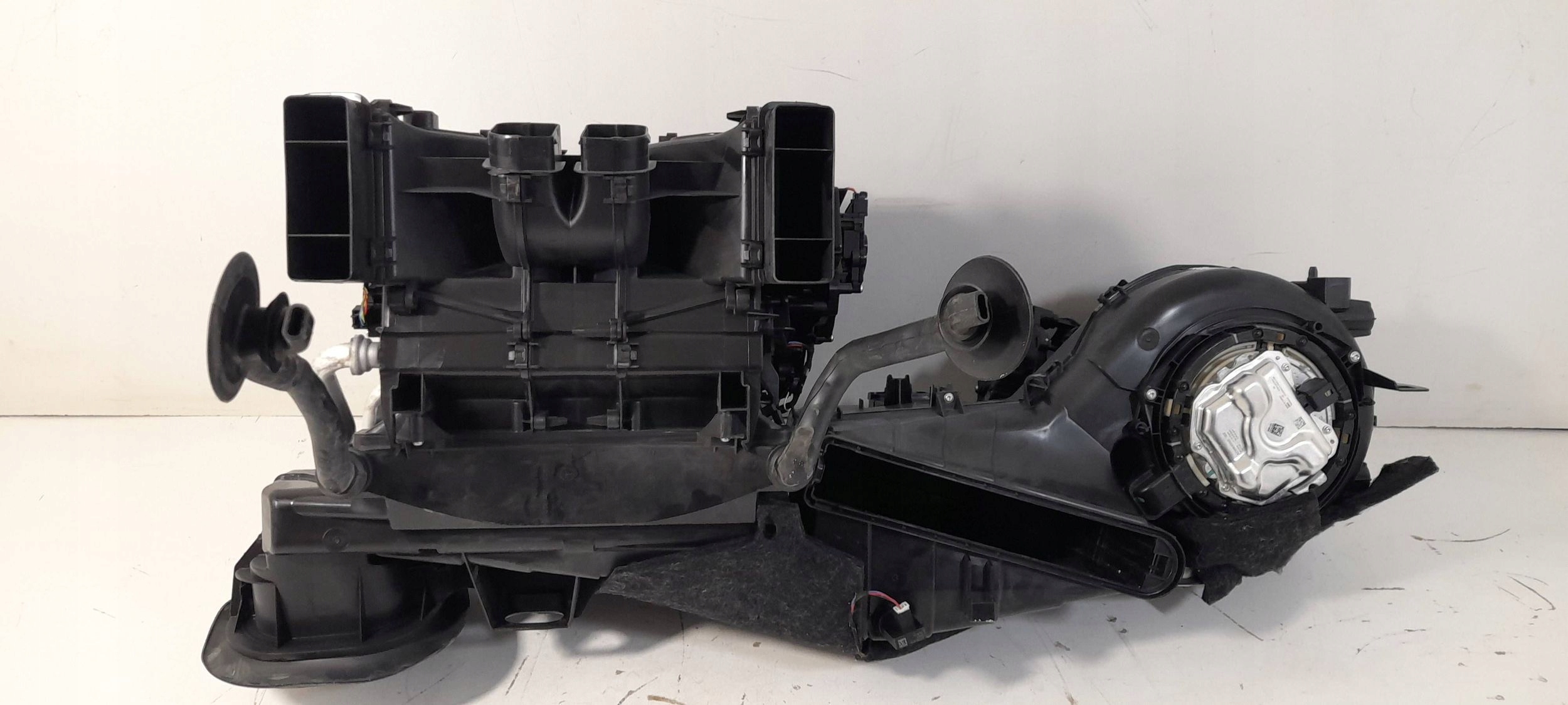 mercedes-benz A236 радиатор отопителя A2368306400