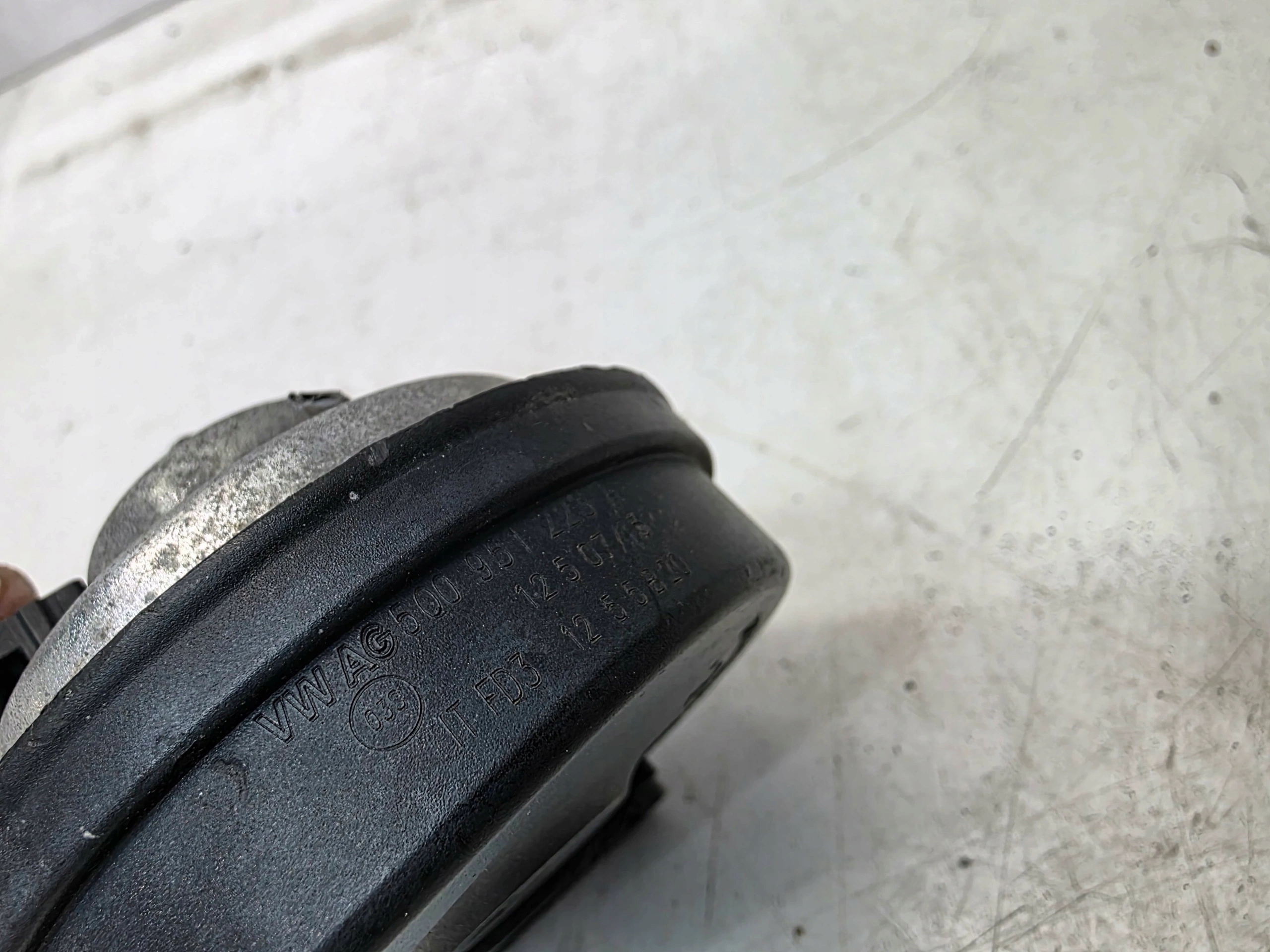 KLAKSON SYGNAL LOW left AUDI Q4 E-TRON 8X0951221A 11A951107