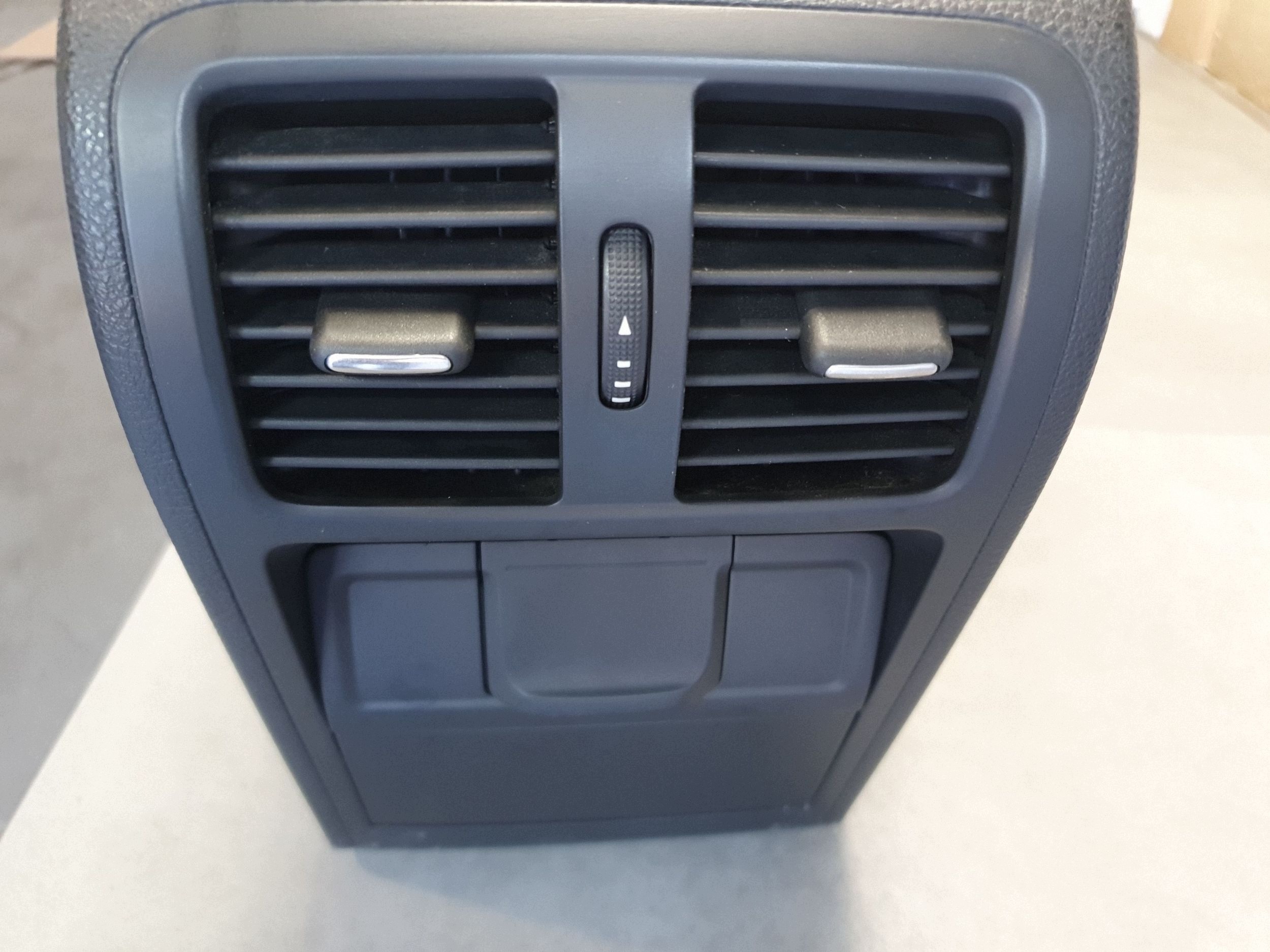 Volkswagen PASSAT CC tunel bracciolo 3AB863241E