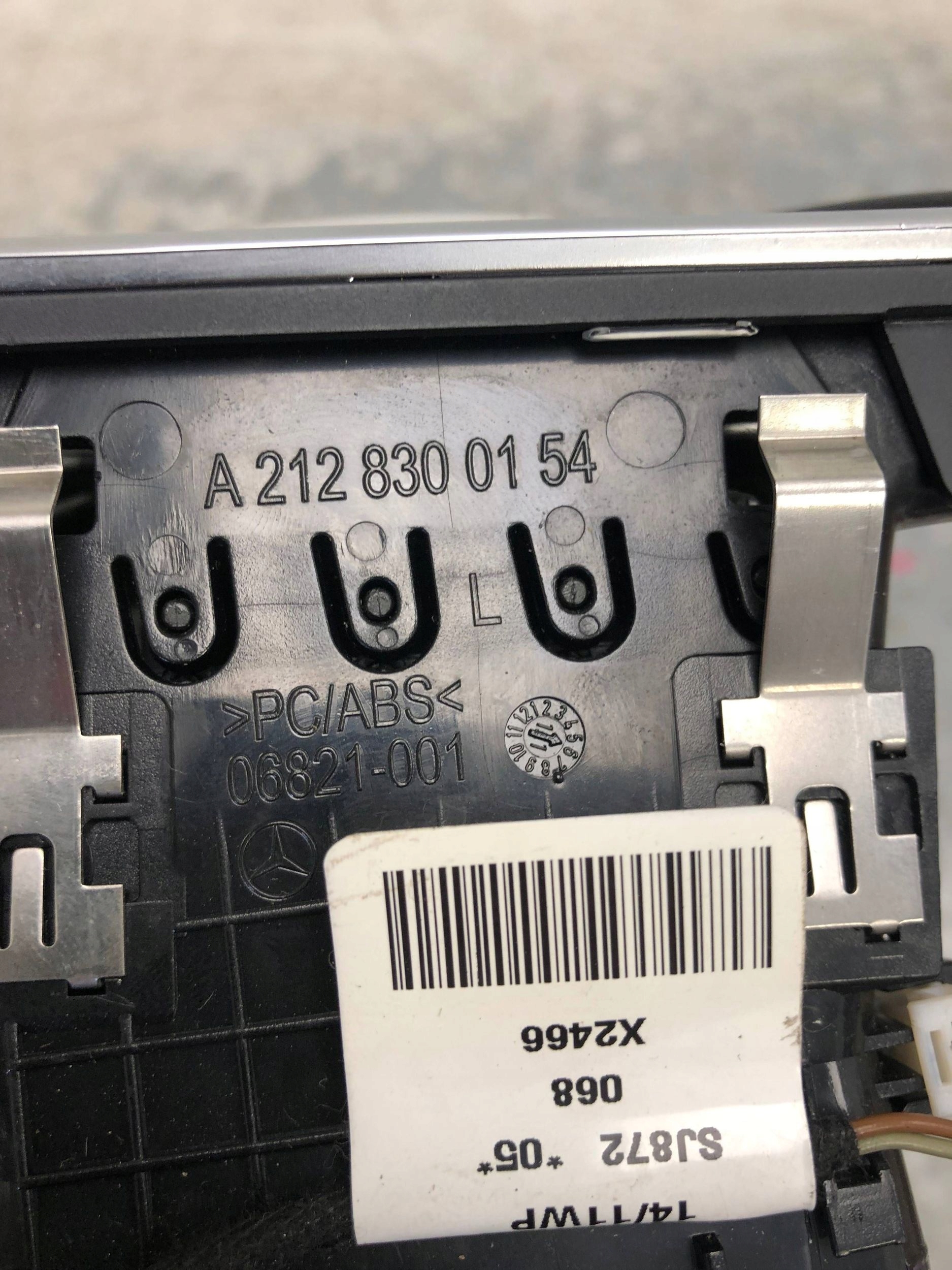 grid air conditioning devices left front MERCEDES W212 A2126800193