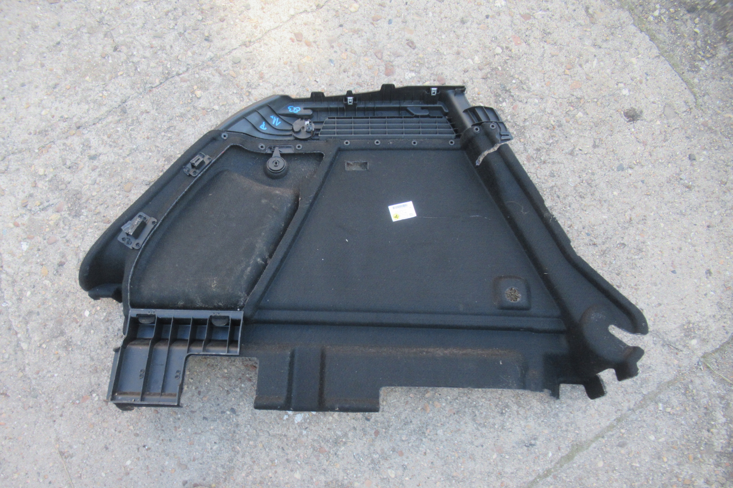 AUDI Q3 11R boot upholstery right 8U0863880E