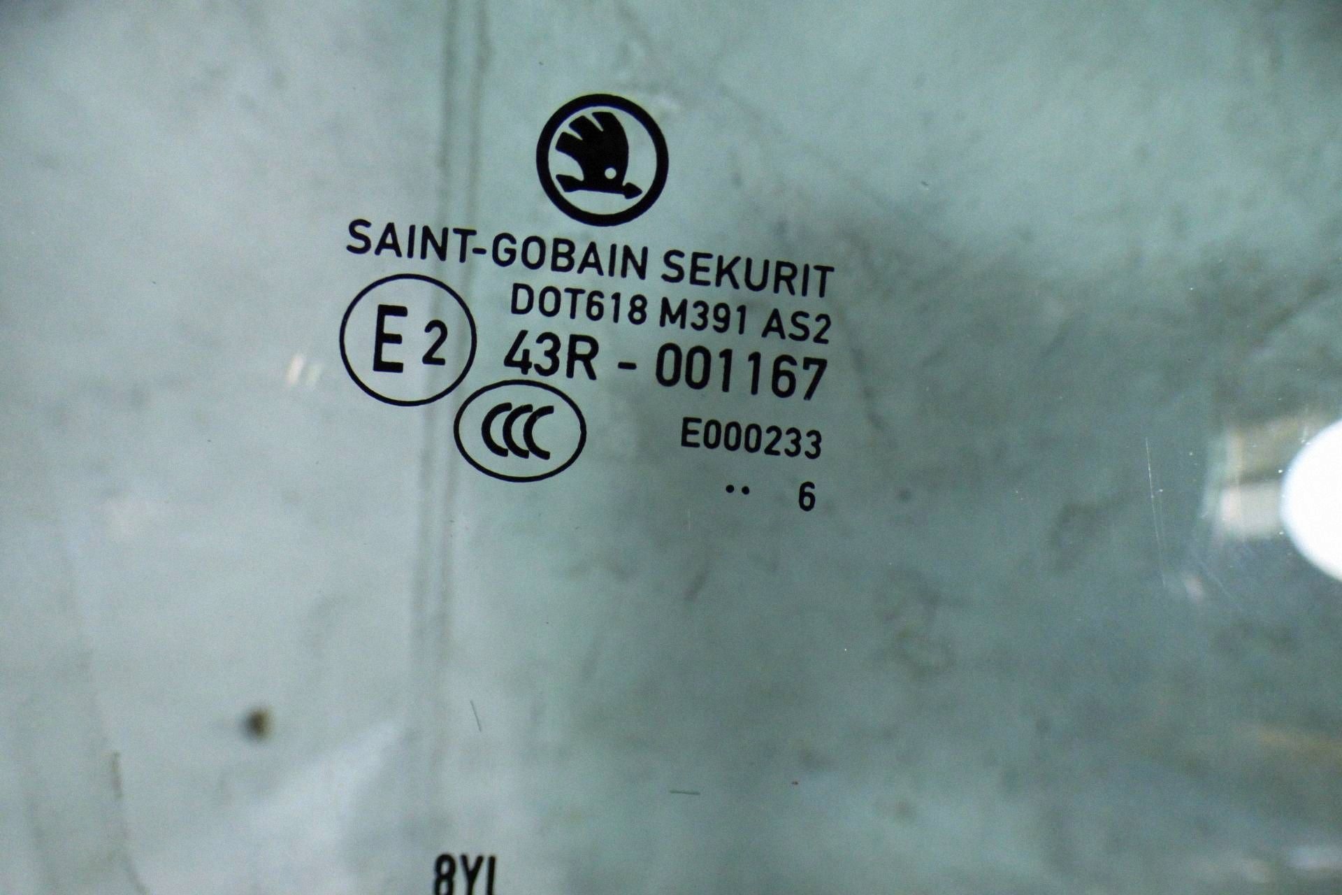 Skoda Fabia III window door right front 6V0845202C 2016r st.BDB