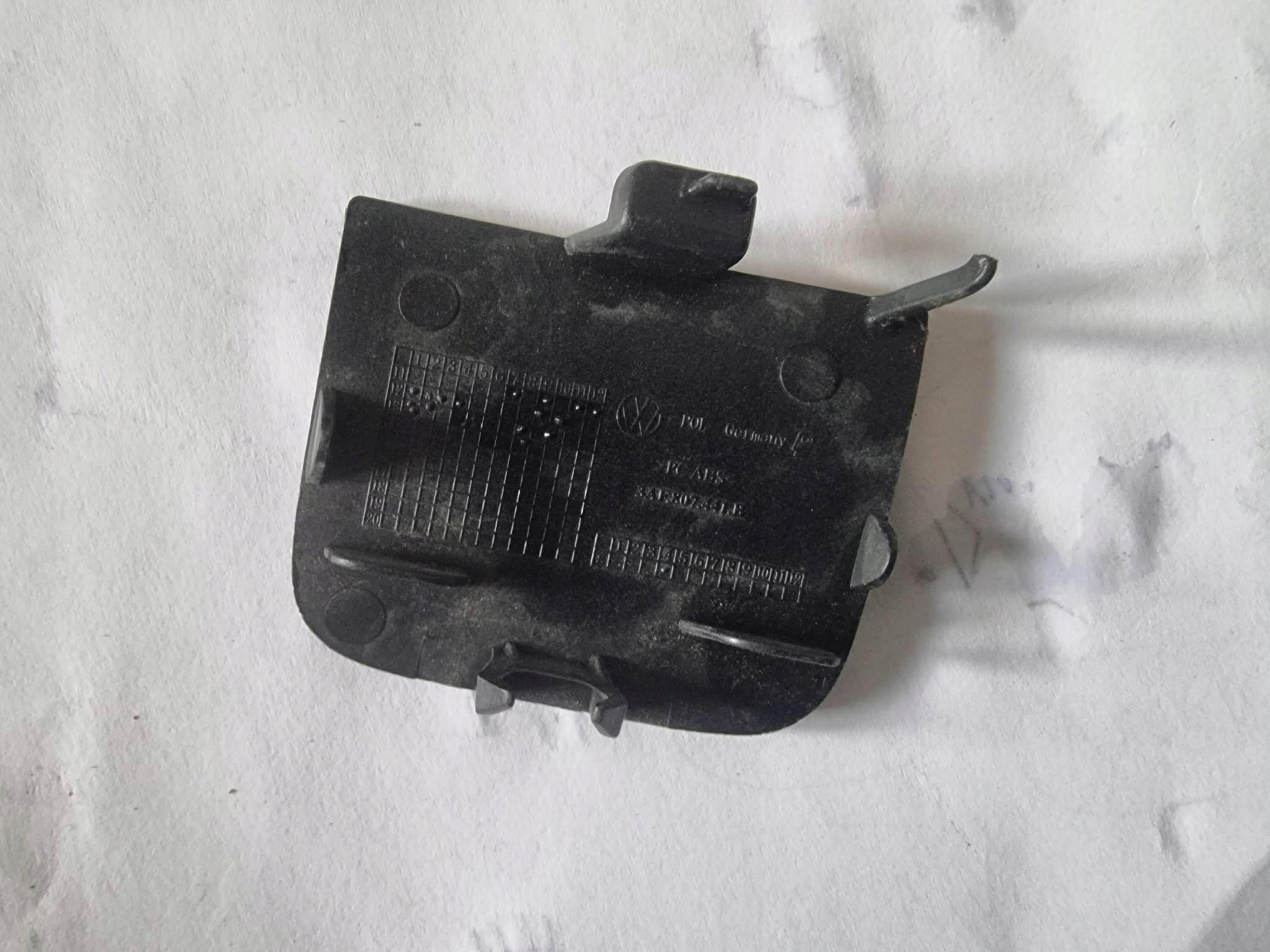 VW PASSAT B7->Abschleppöse Stoßstange heck 3AF807441B
