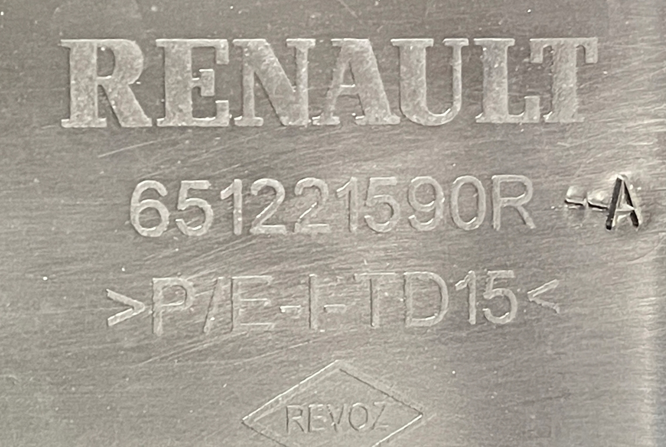 RENAULT TWINGO III 3 14- COFANO 651221590R
