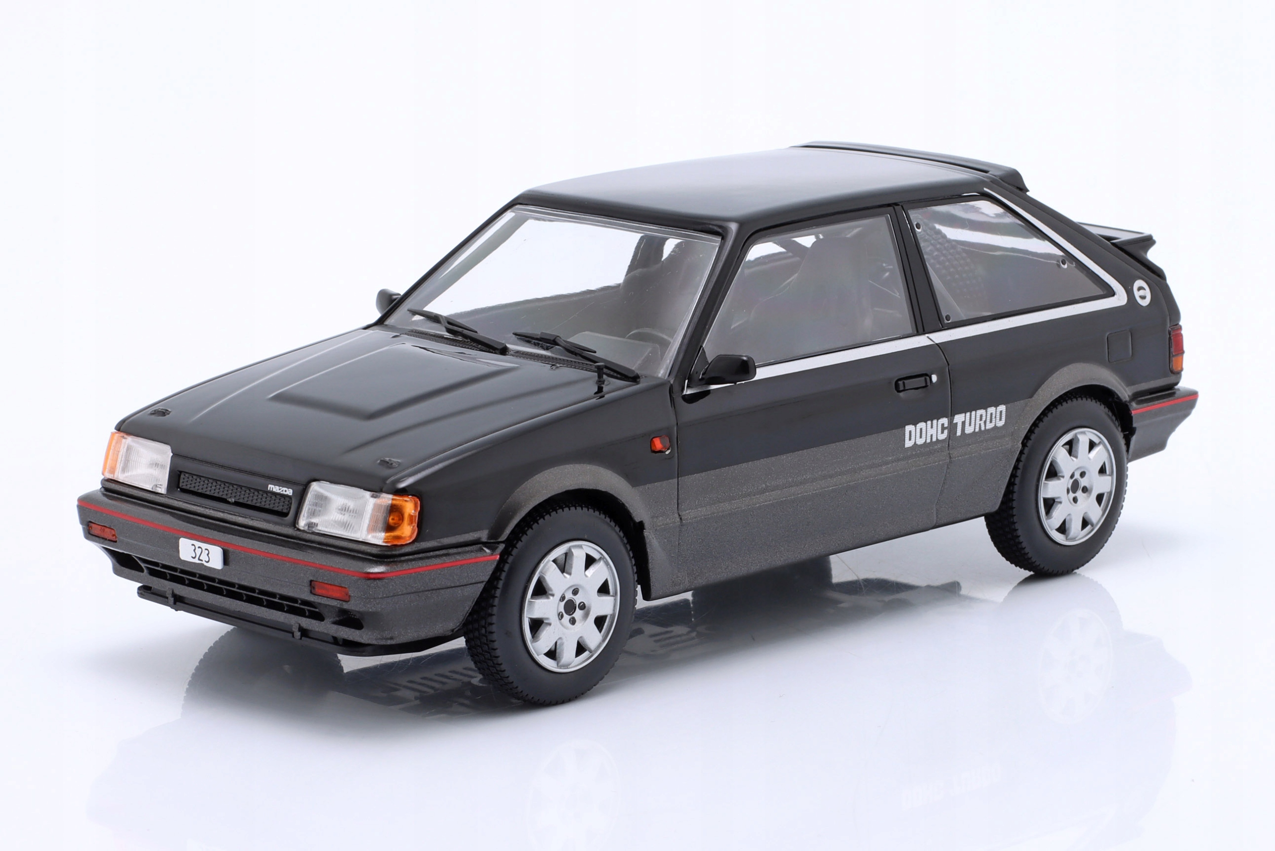 Mazda 323 4WD Dohc Turbo 1989 Black WhiteBox 1:24 Model Auta WB124222