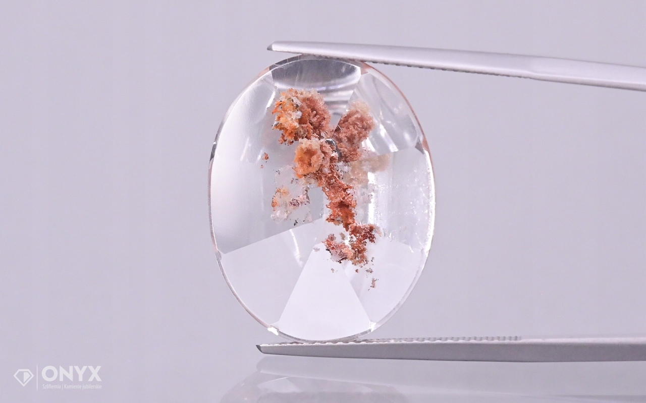 Křemen s Lodolitem fazetovaný ovál 21,5x17 mm