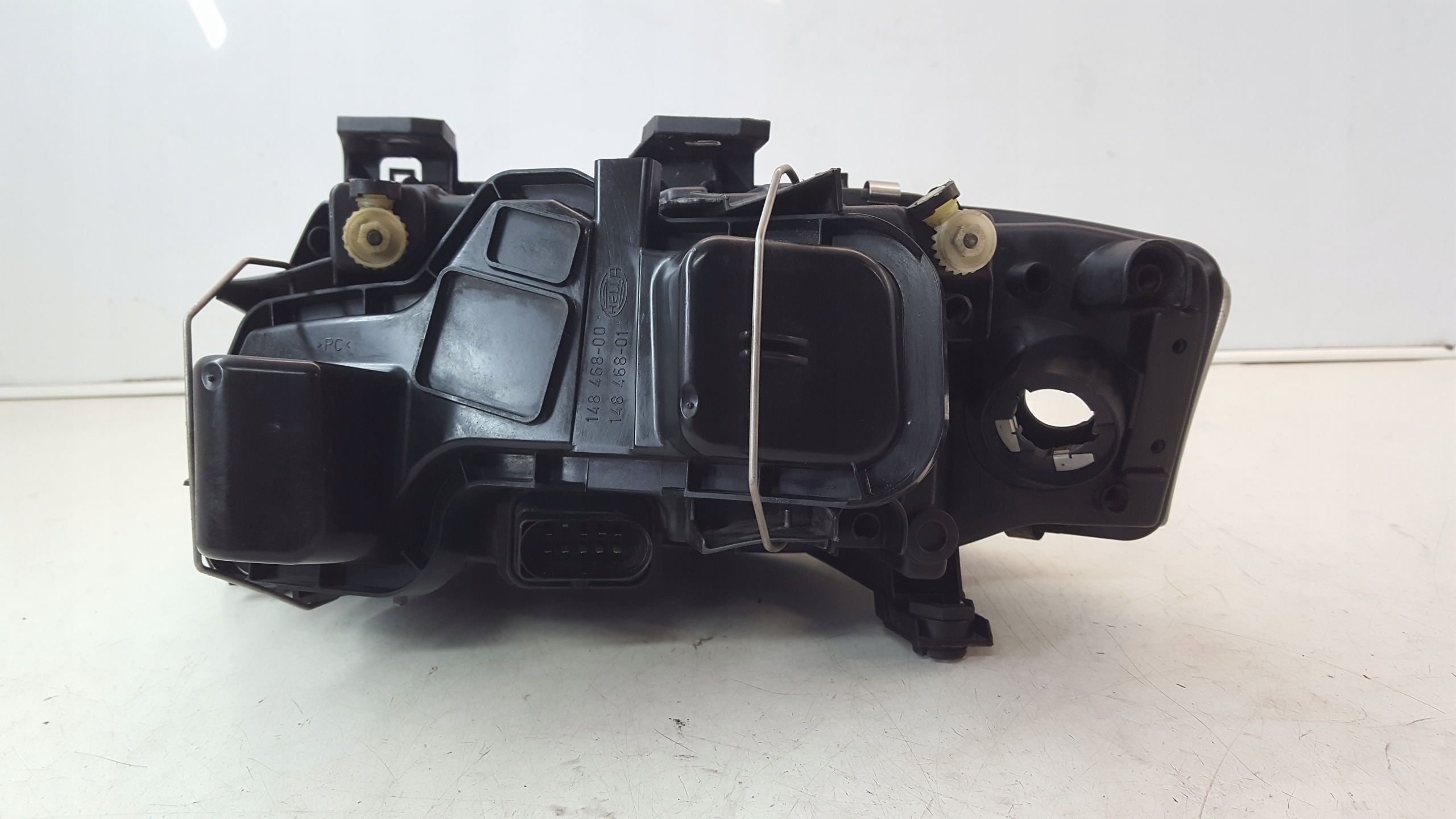 light right front Hella 14846800 europa Audi A6 C5