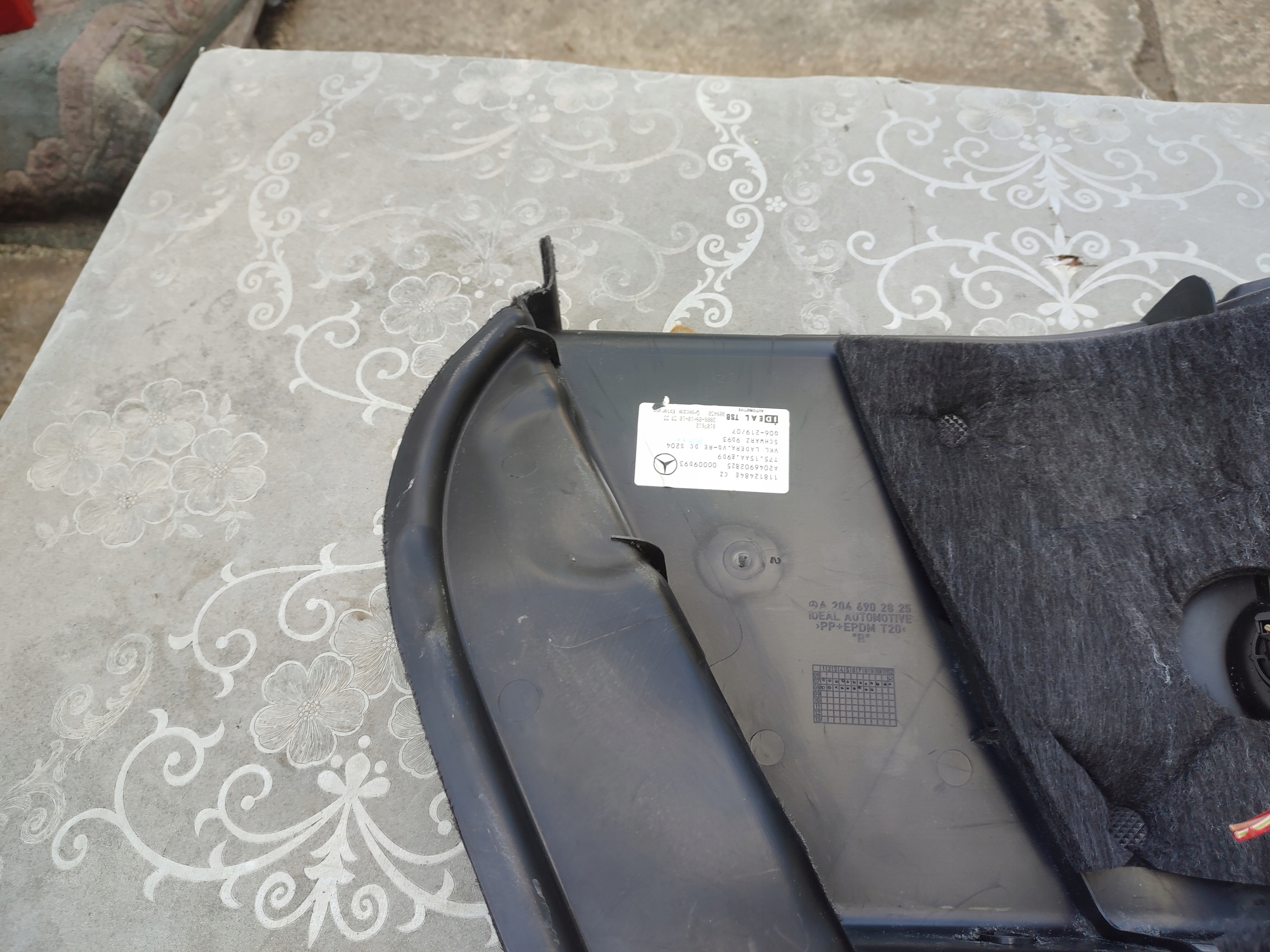 boot upholstery right rear part MERCEDES W204 A2046902825