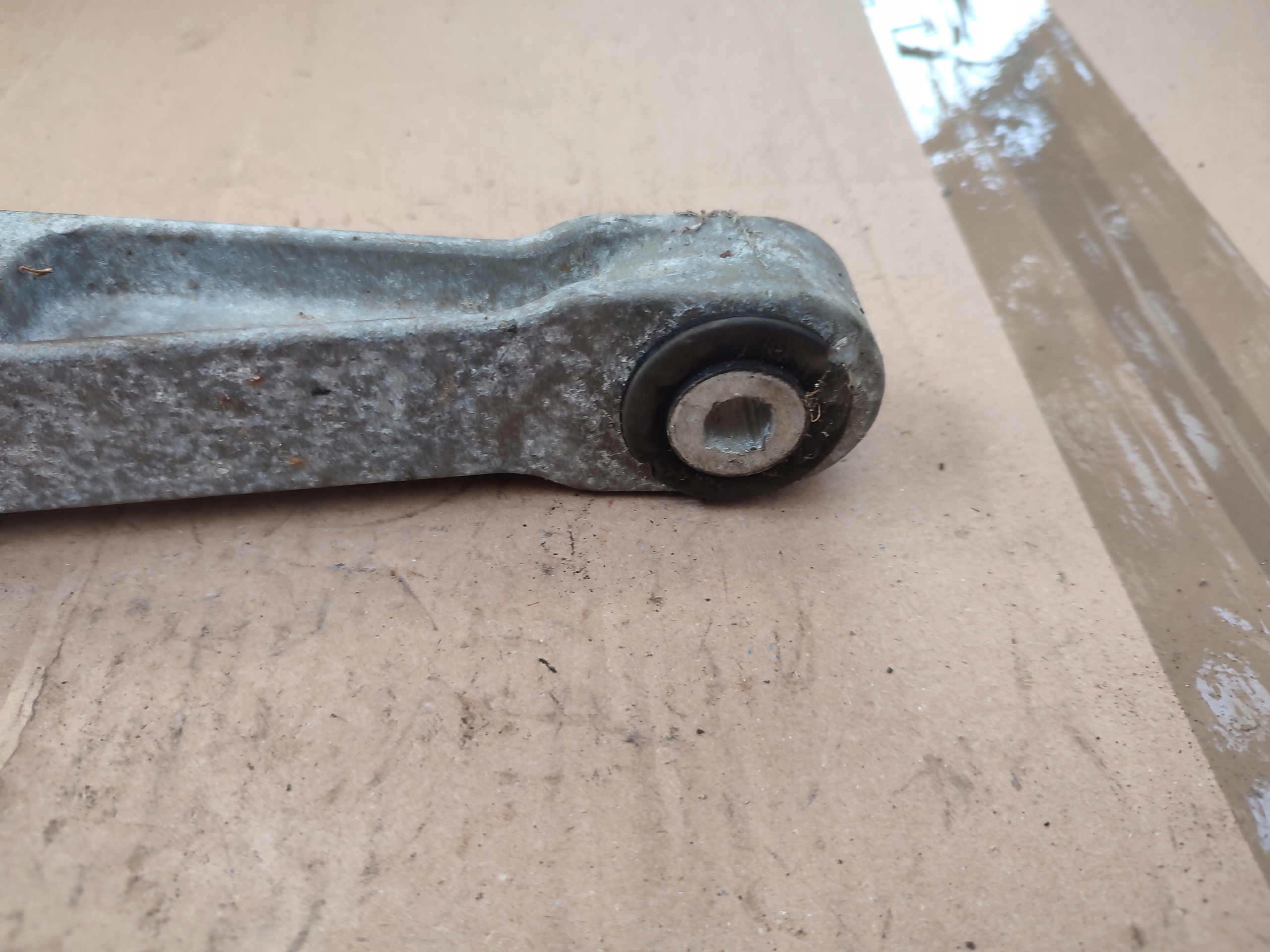engine mount VOLVO V40 2.0 D 31359642