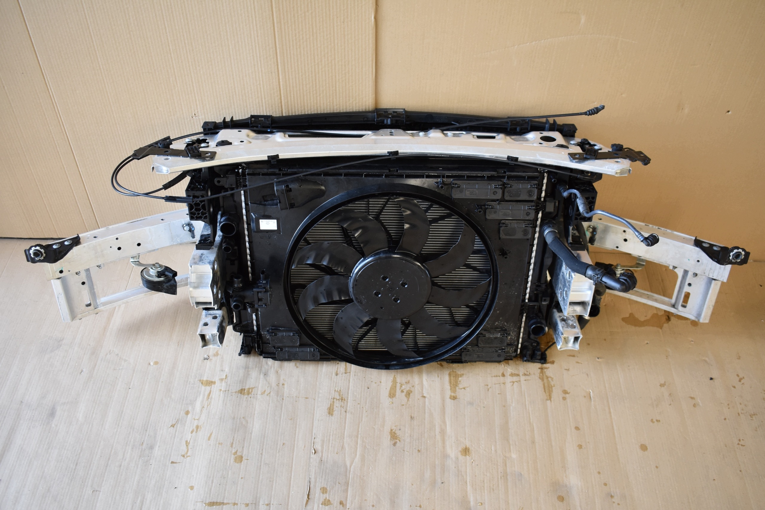 perfect condition KPL front panel, wall radiator MERCEDES W214 hybrid 300De 1