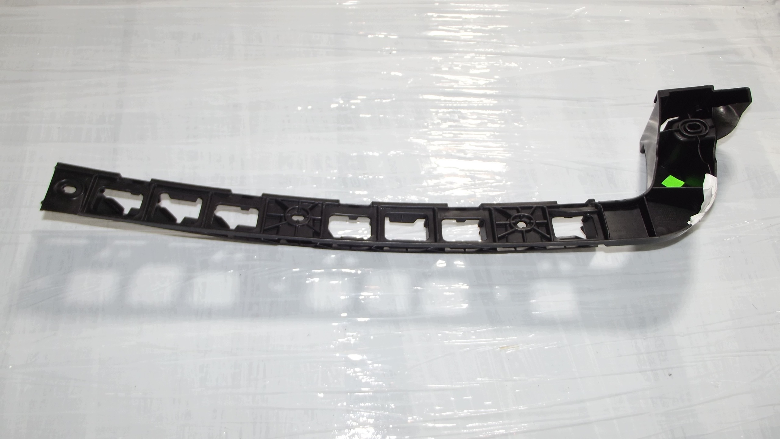 Skoda Octavia III Kombi bumper bracket left rear part 5E9807863