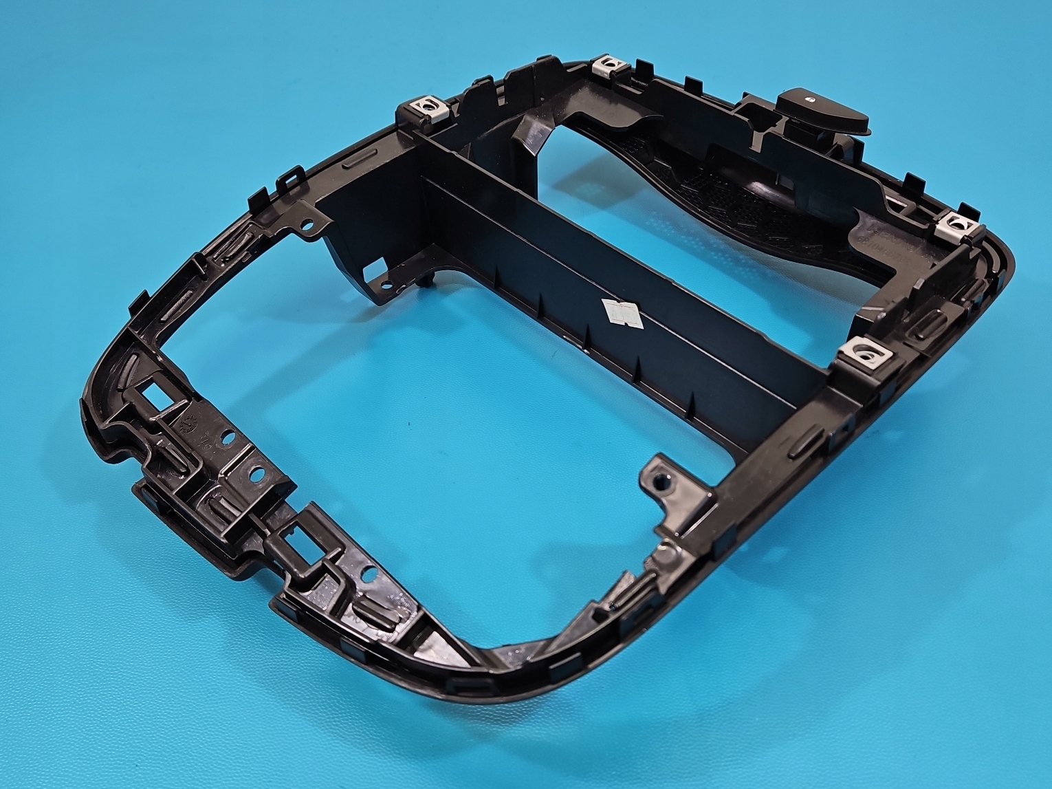 Ram för bilradio Renault Clio IV (681046679R)
