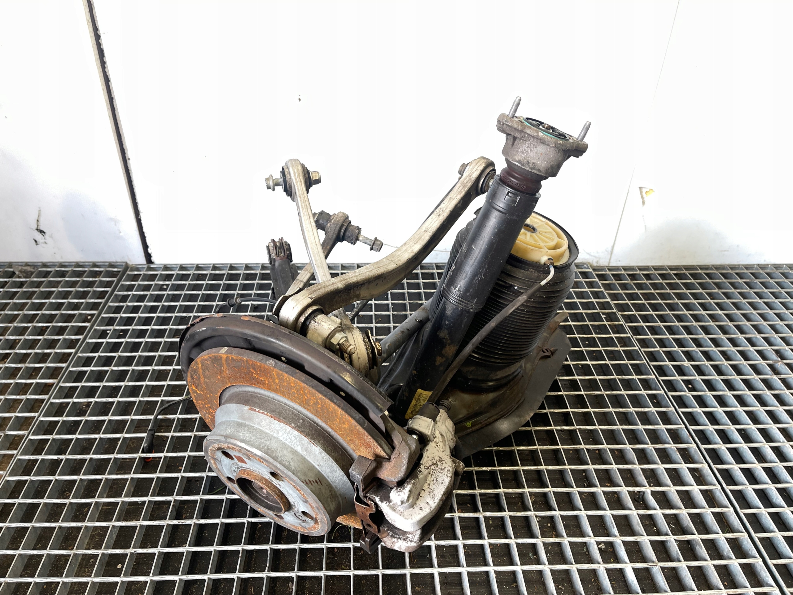 MERCEDES E W212 MCPERSON swing left rear part MIECH