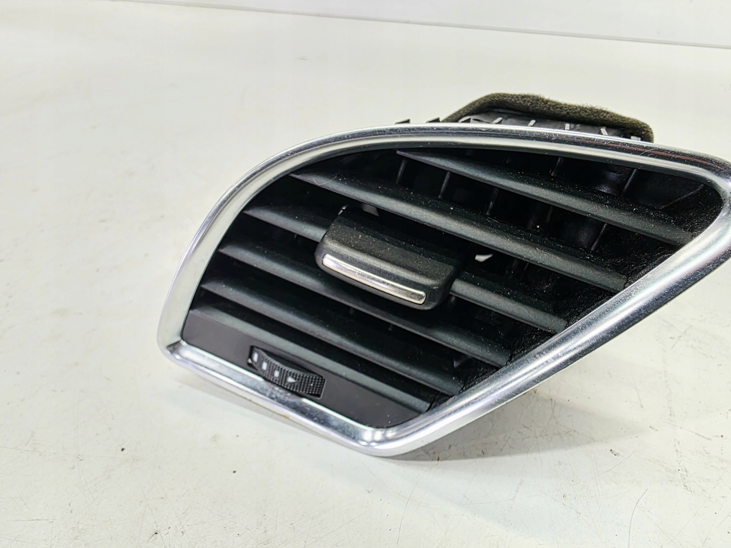 grid air conditioning devices left AUDI A5 8T 8T2820901B