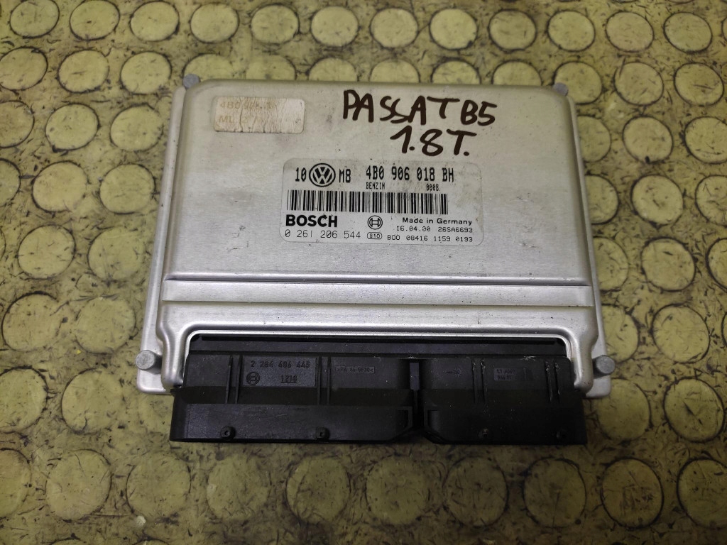 VW PASSAT B5 control unit of the engine 0261206544