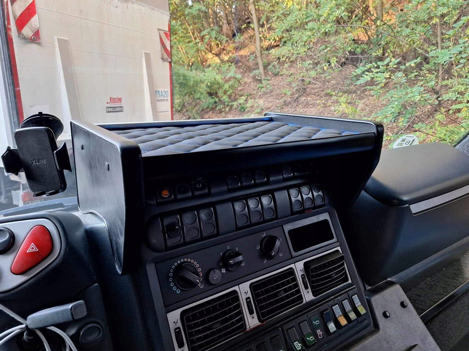 Police Stolek Na Kokpit Iveco Eurocargo II 2003-2008