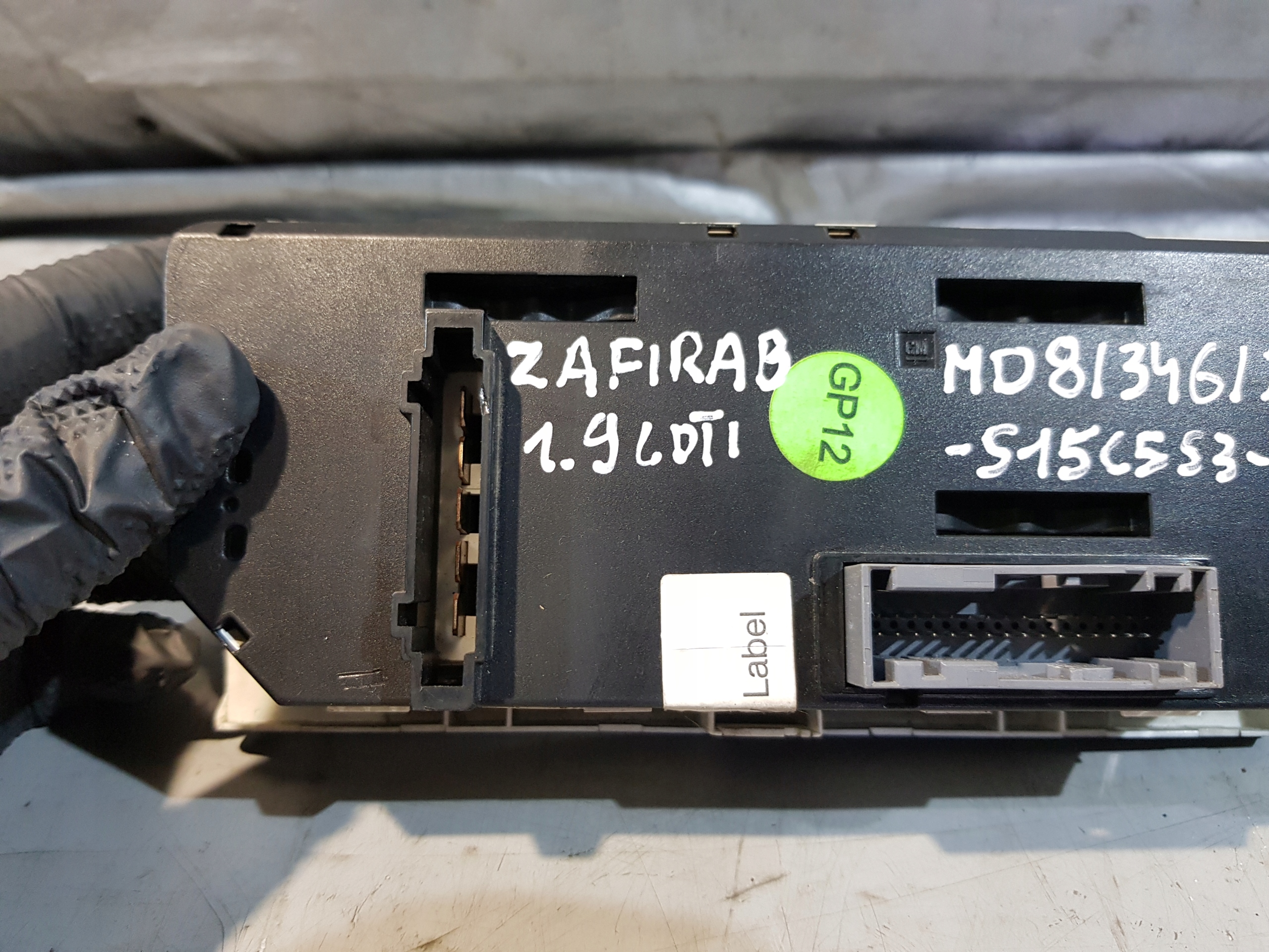 PANEL Bouches buses OPEL ZAFIRA B 1.9 CDTI OE 13231057