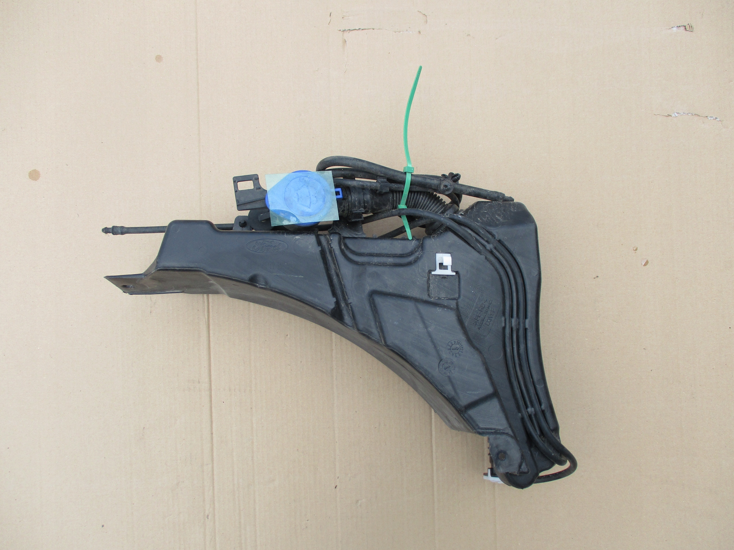 JX7B-13K175-CC - БАЧОК ОМЫВАТЕЛЯ FOCUS MK4