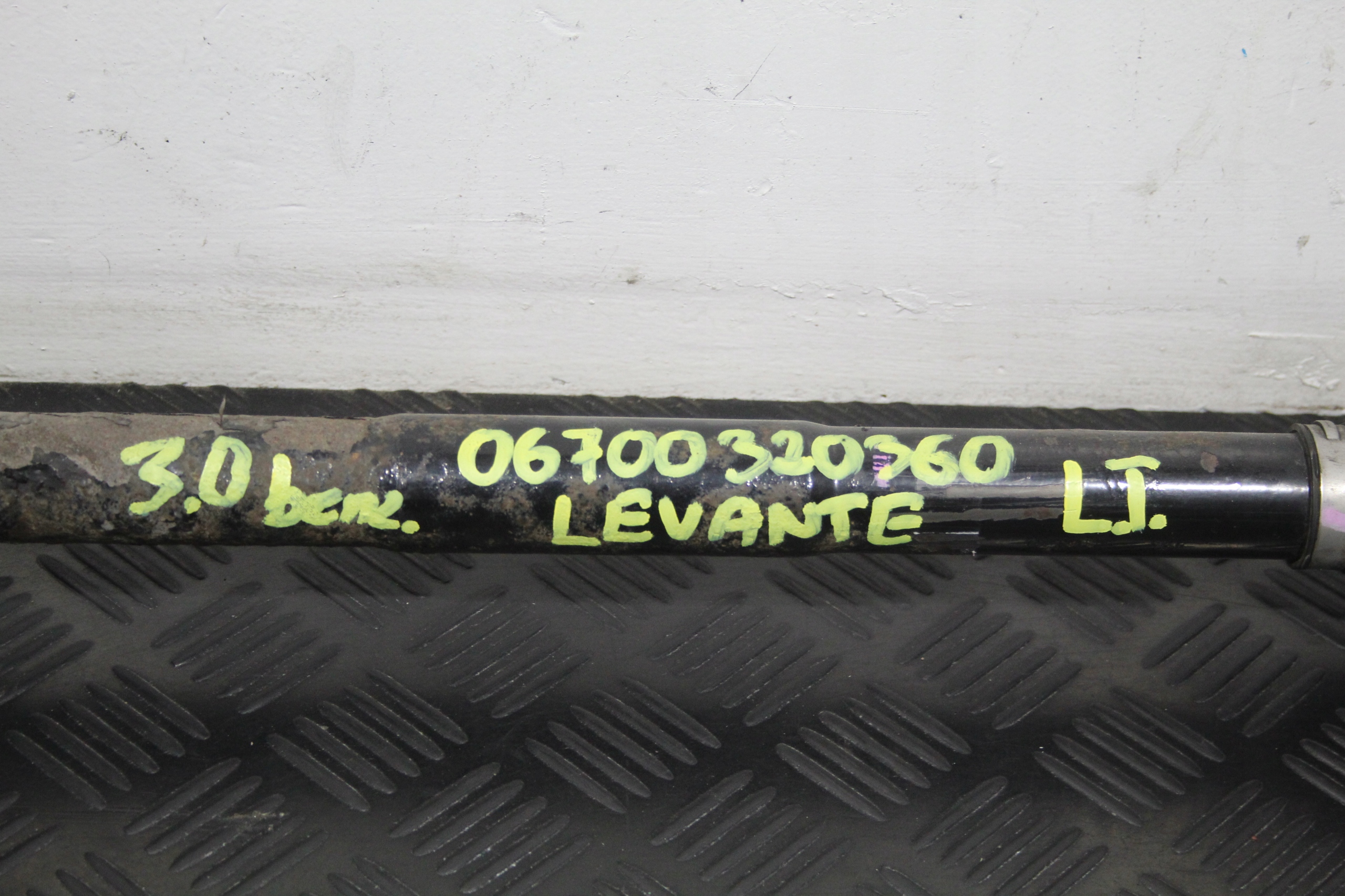 semi-axis semi-axis left rear part LEVANTE M161 06700320360
