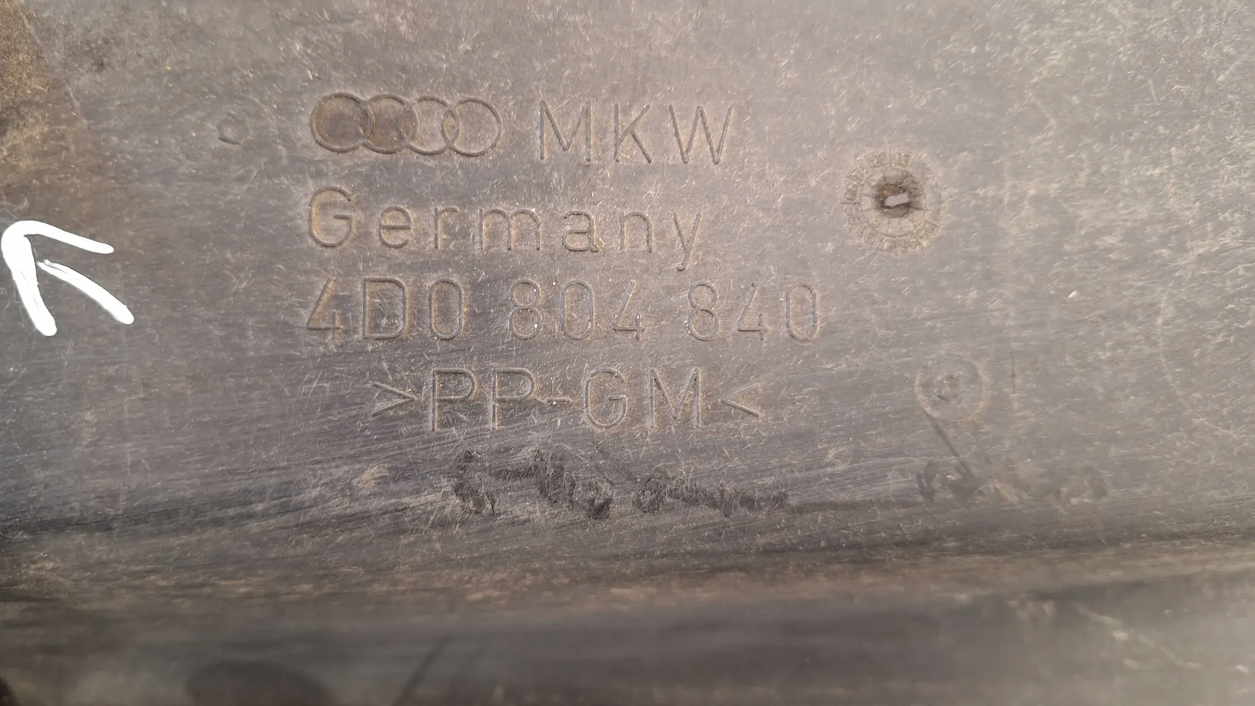 cover chassis 4D0804840 Audi A8 D2