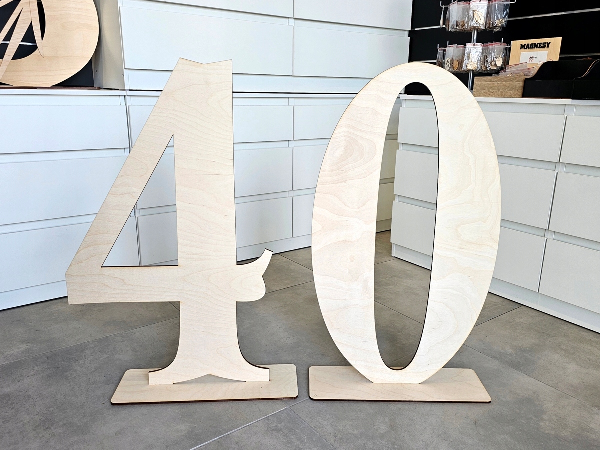 Velké číslice k postavení, narozeninová dekorace, číslo 40, stojící