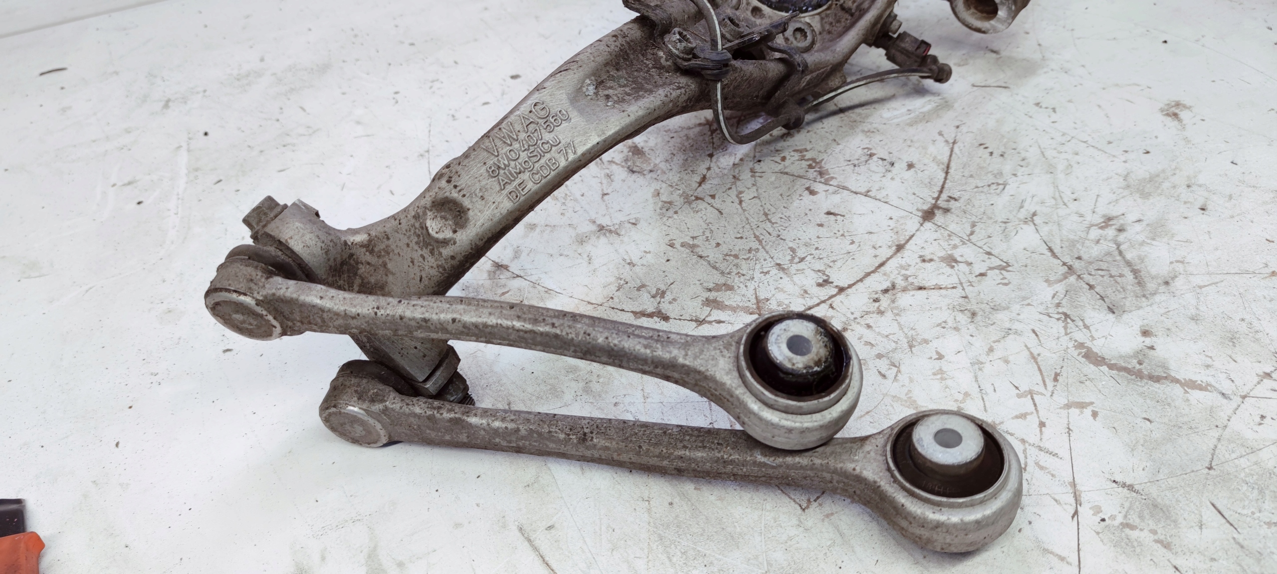 swing right front AUDI A4 B9 A5 Q5 8W0407560