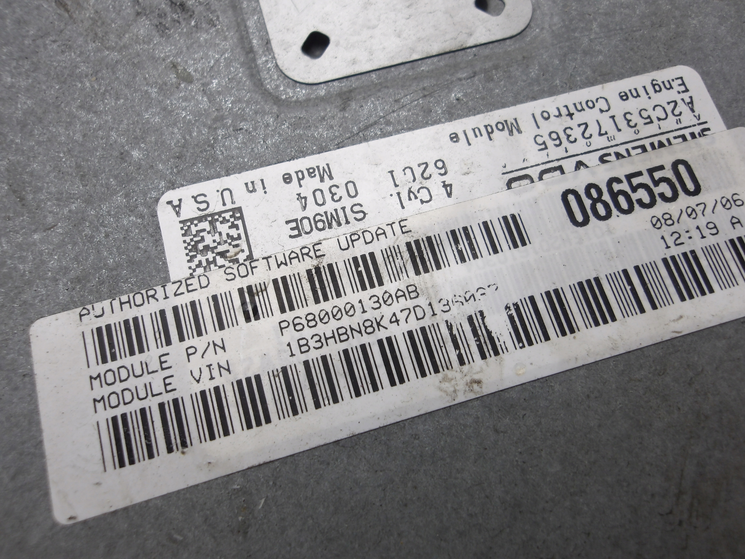 DODGE CALIBER 06-11 2.4 B computer control unit of the engine P68000130AB OE