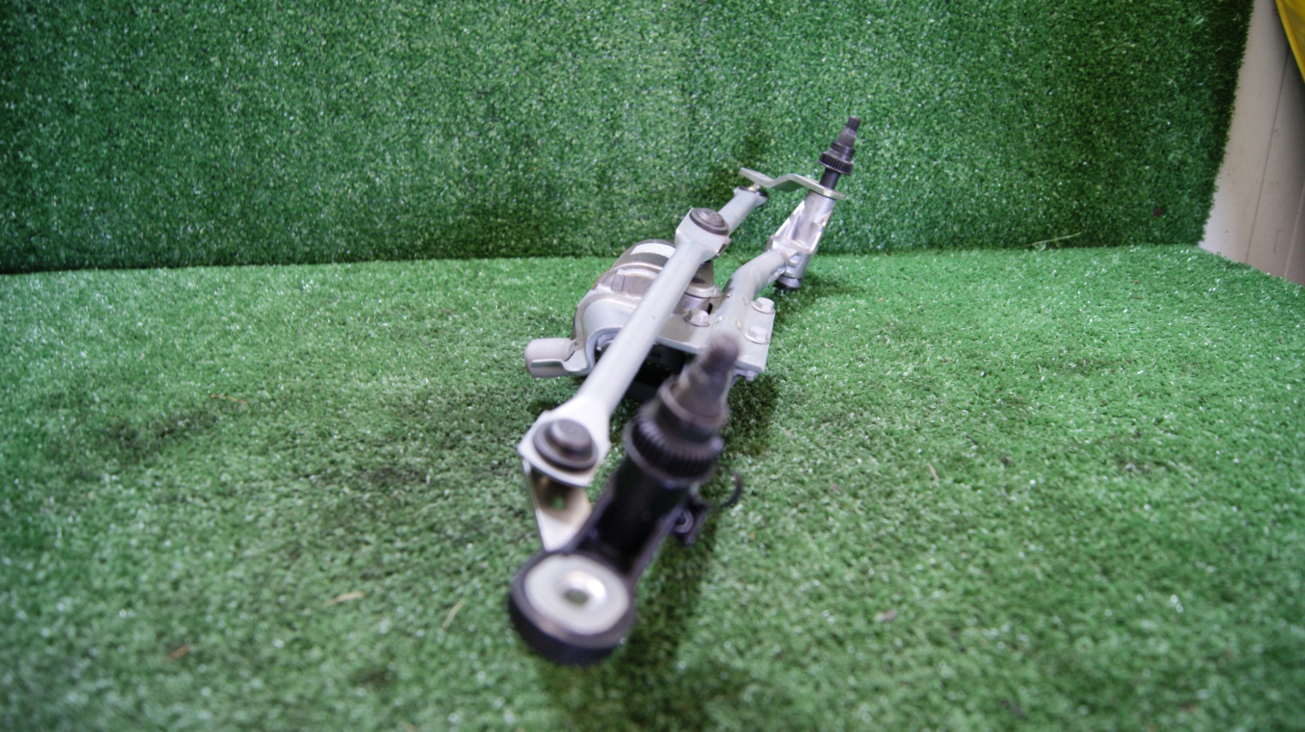 mechanismus stěračů předek BMW E88
