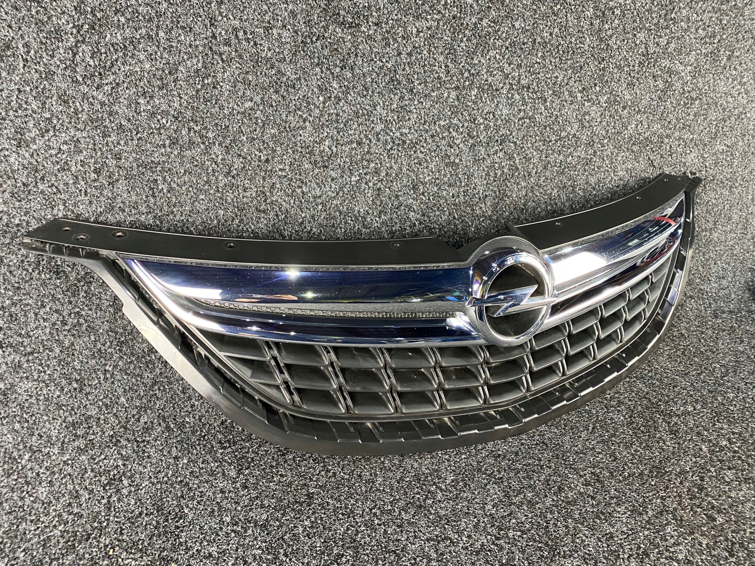 OPEL ZAFIRA C LIFT GRILL ATRAPA CHŁODNICY 13300698 Producent części Opel OE
