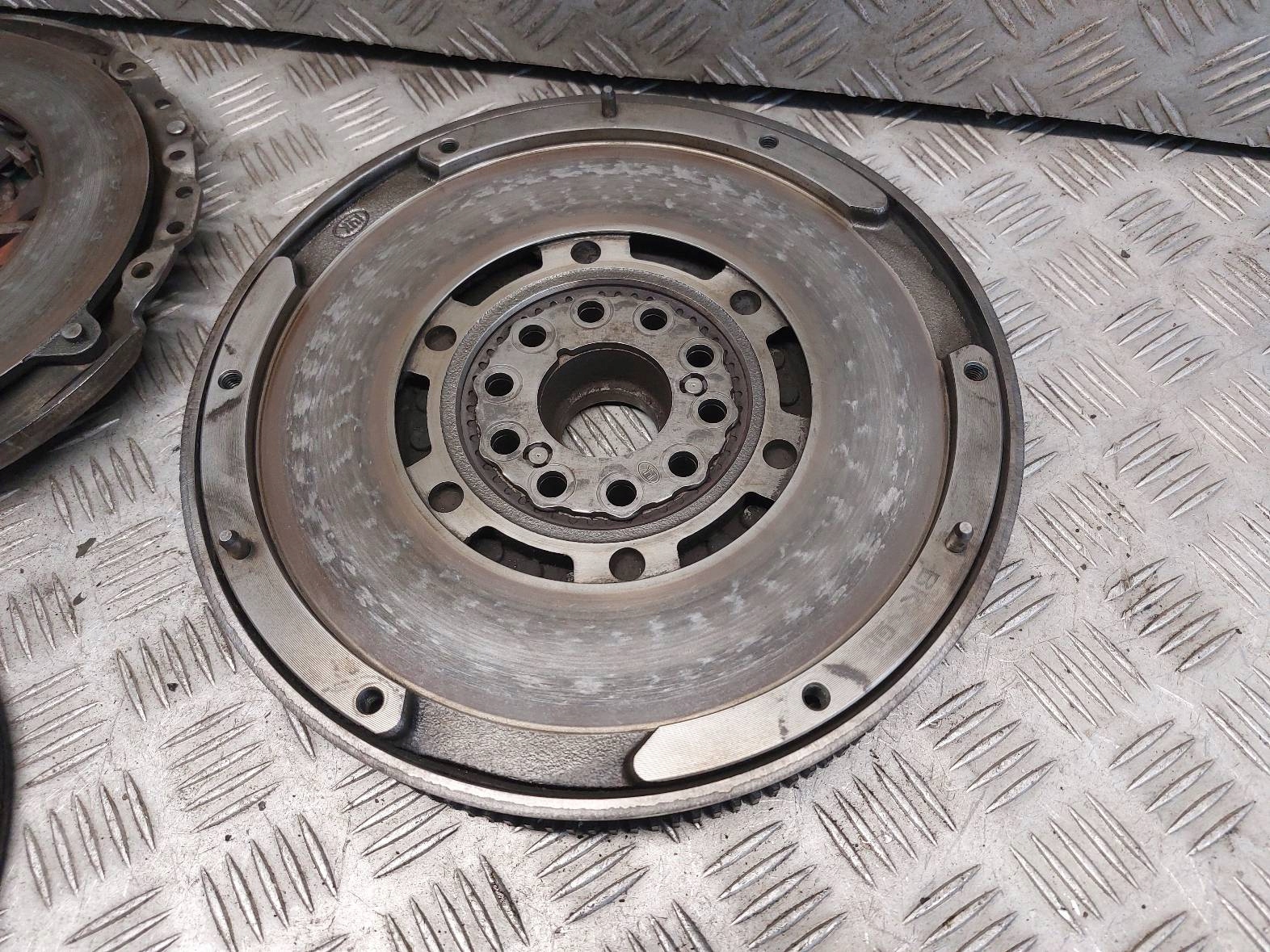 VOLANO USATO + disco + di pressione + LOZYSKO OPEL VECTRA C 2.2 DTI