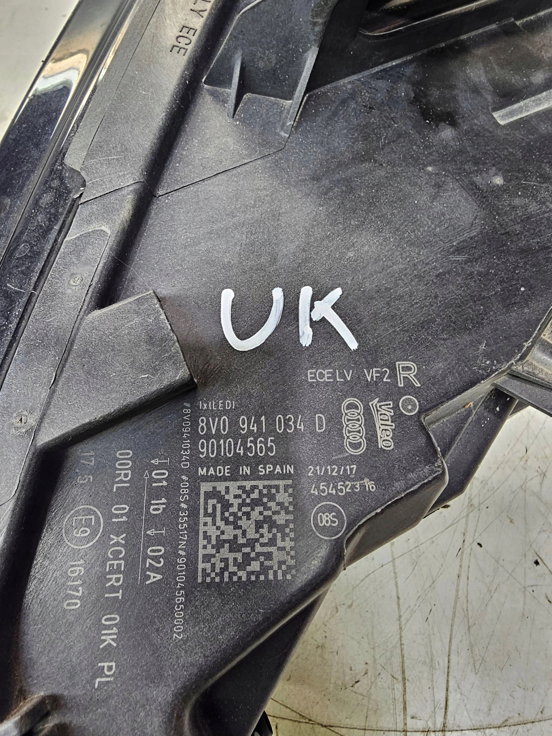 REFLEKTOR XENON LED right AUDI A3 8V LIFT 8V0941034D UK