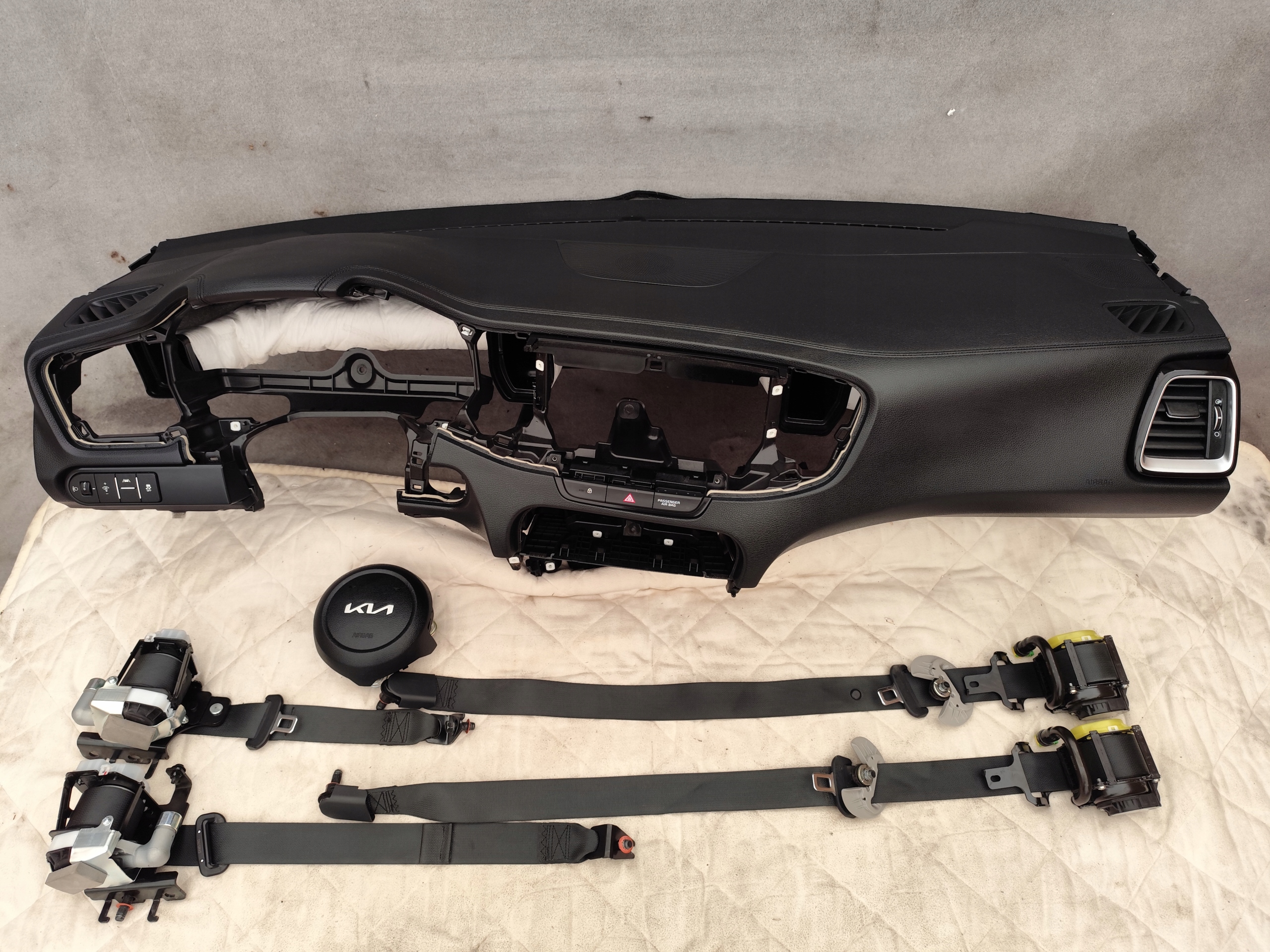 KIA X-CEED console airbag tension belts DEMONTAZ