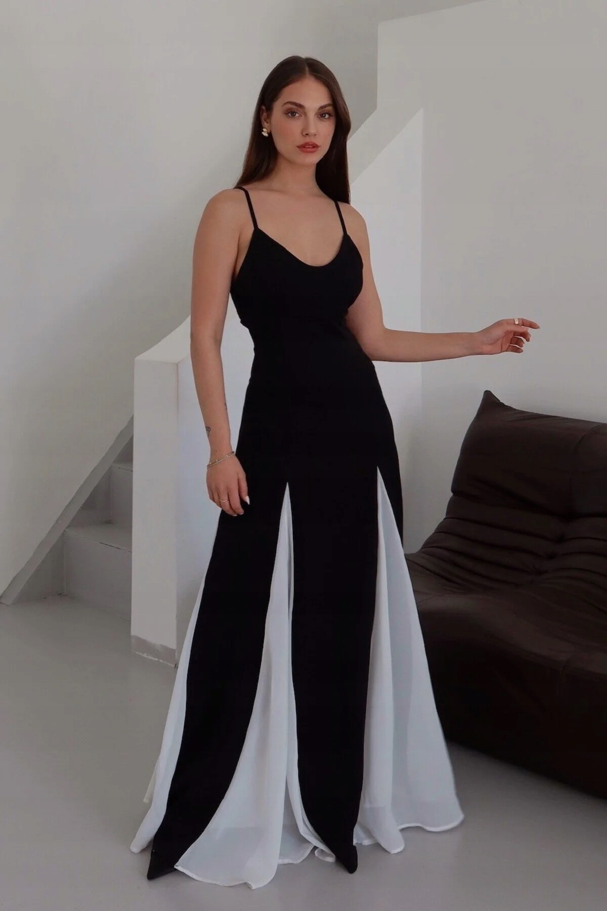 Černé Šaty Maxi Elegantní Na Ramínka S Bílými Vložkami L 5GA