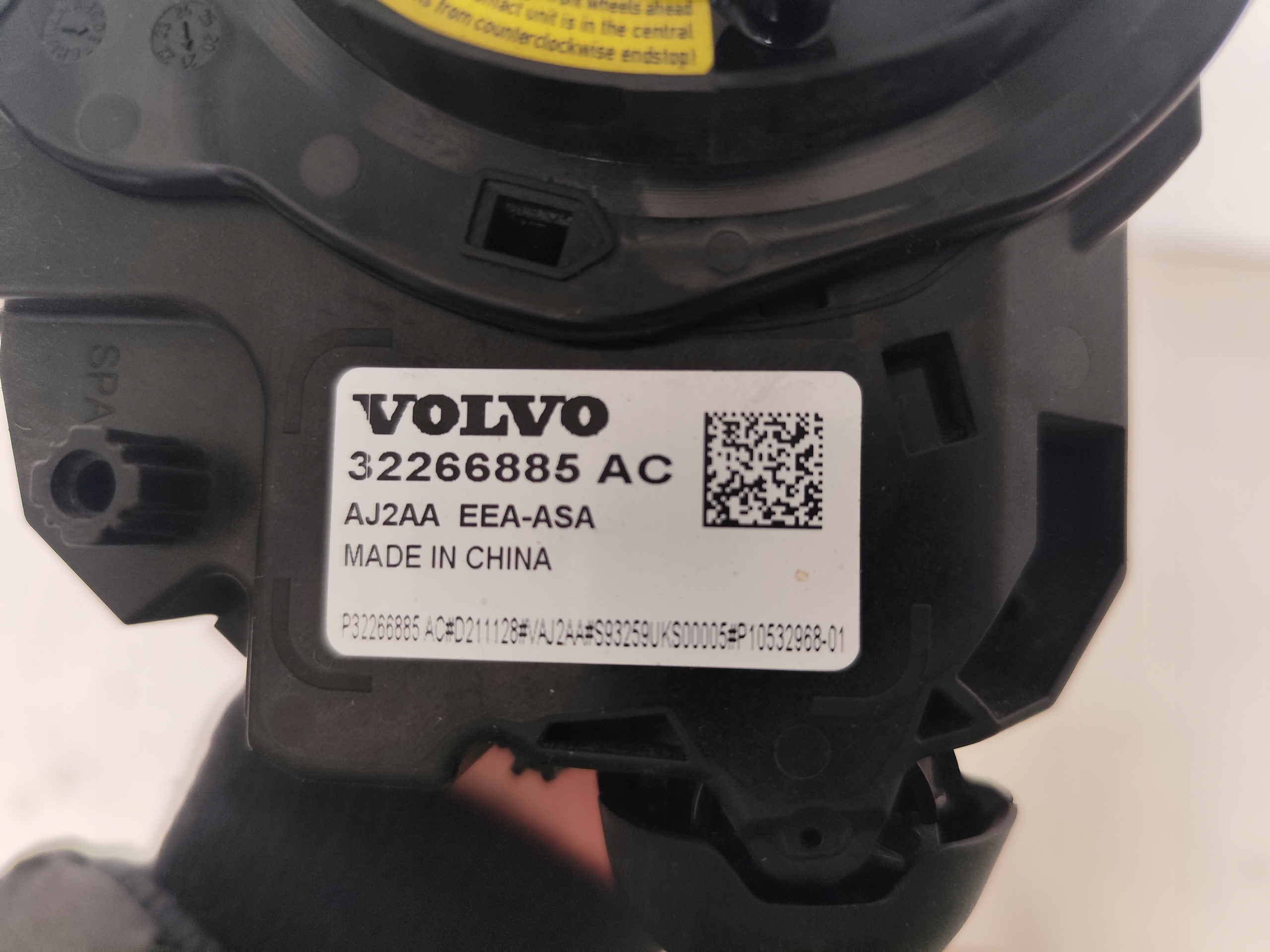 VOLVO XC60 II 2022 2.0D B4 steering wheel levers and controls ring
