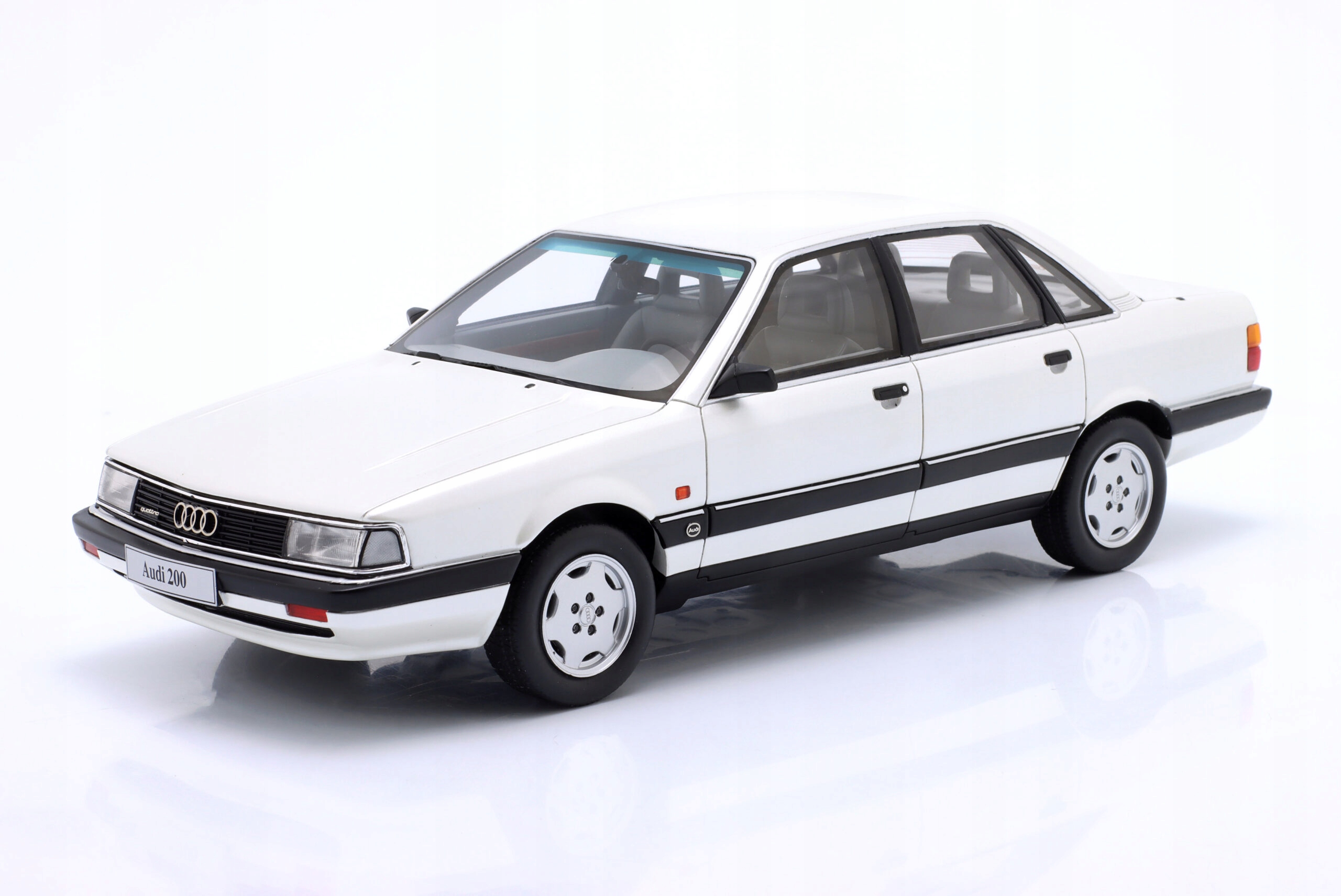 Audi 200 Quattro 20V 1989 Pearl White Otto Mobile OttOmobile 1:18 OT408