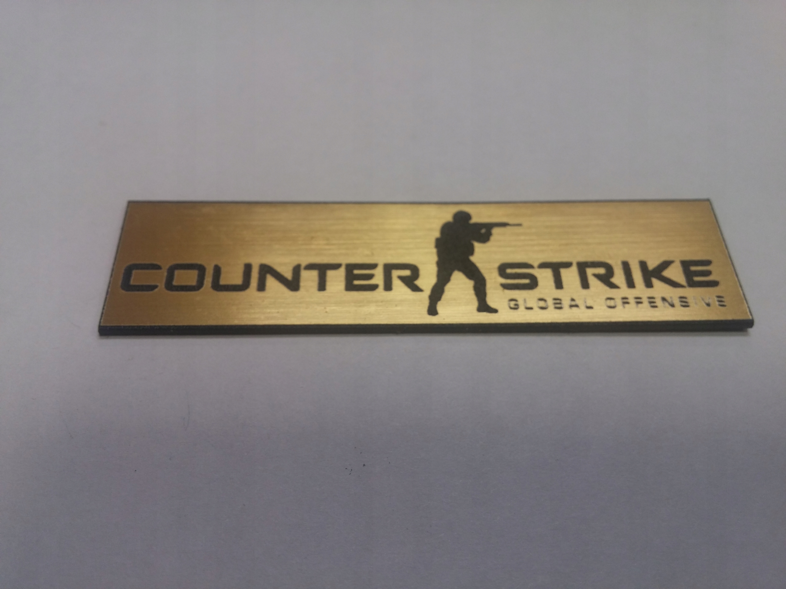 

Counter Strike naklejka emblemat 62 x 11 mm*ZŁOTA