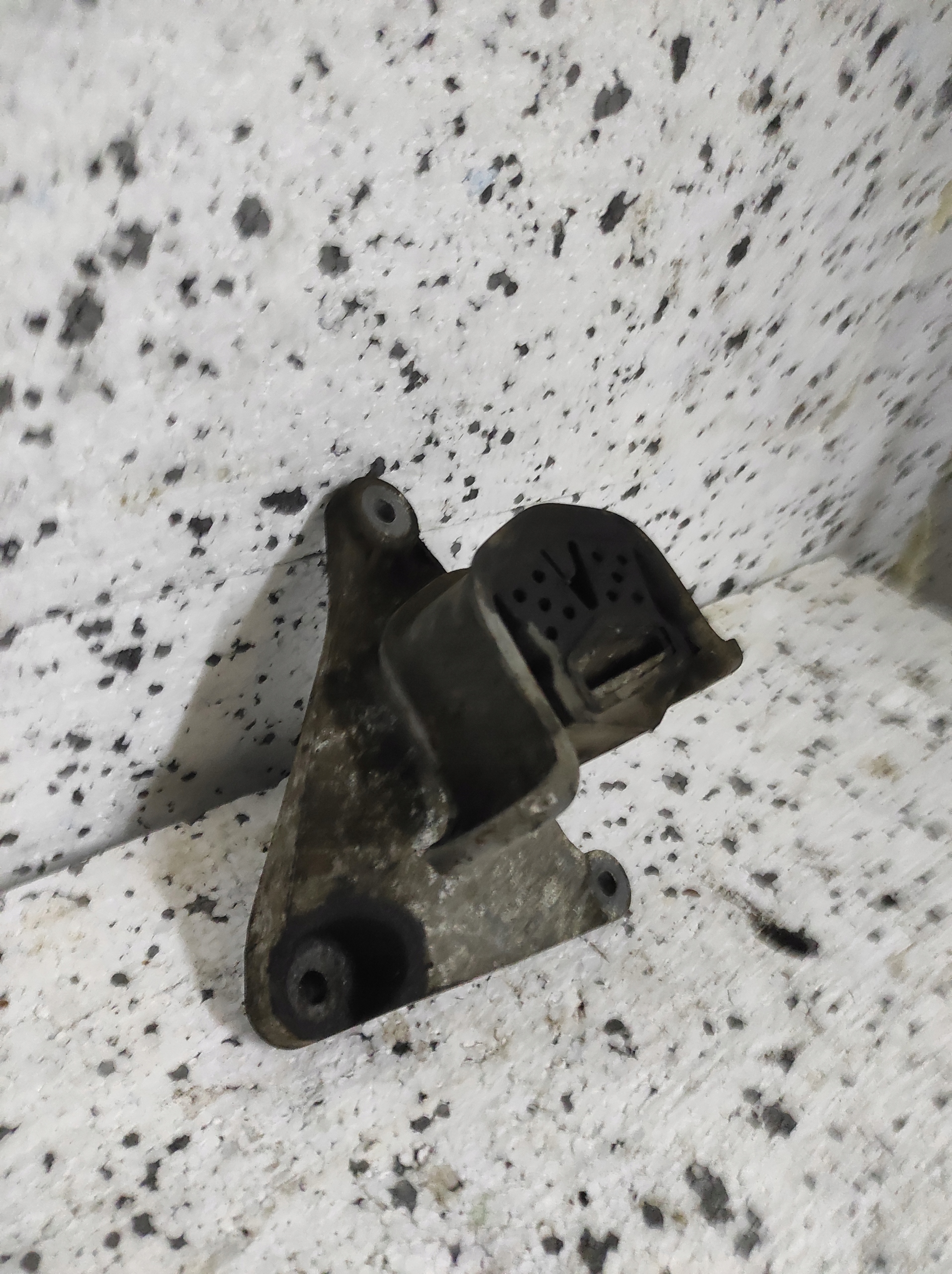 volkswagen engine mount 710,399 151