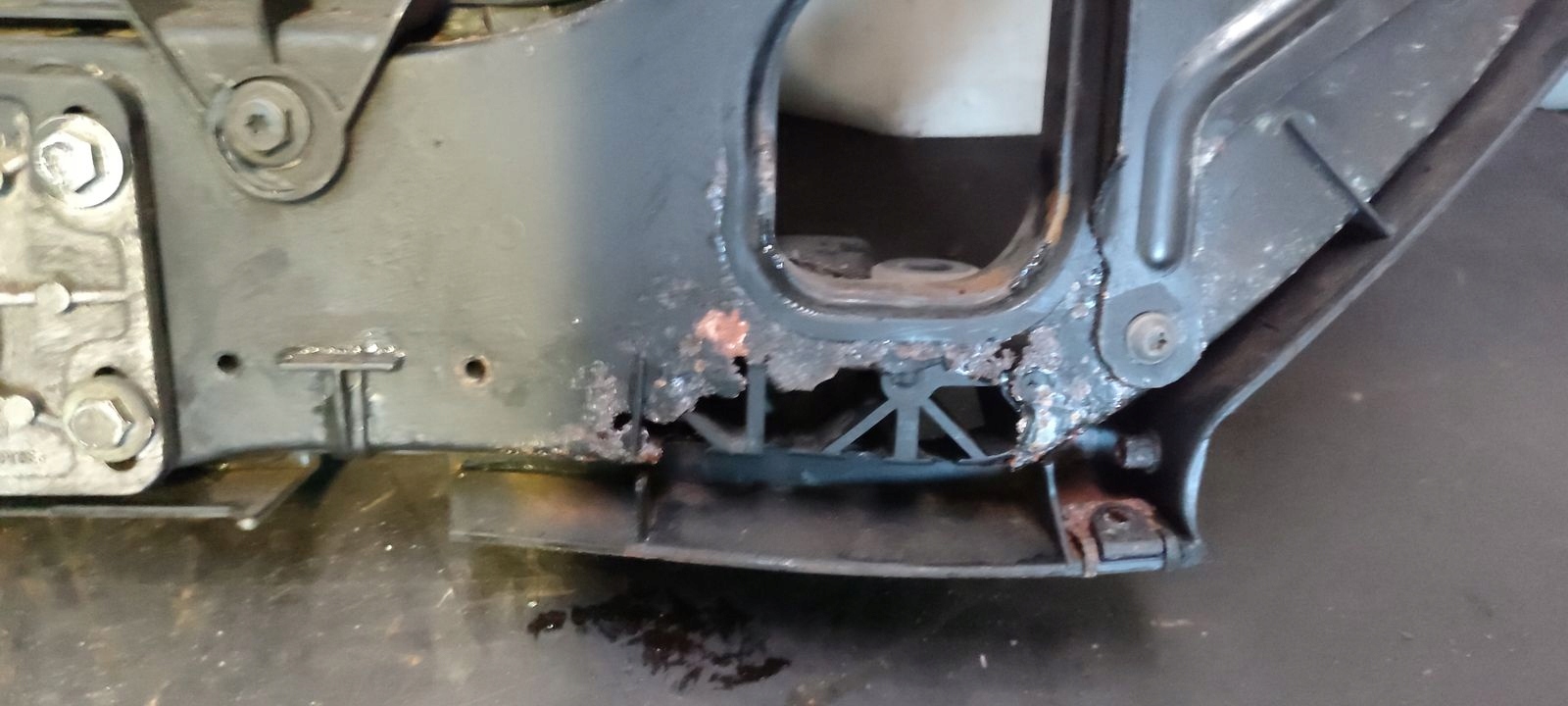 support panel for radiators pillar iron Audi A4 B6 2,0 TDI