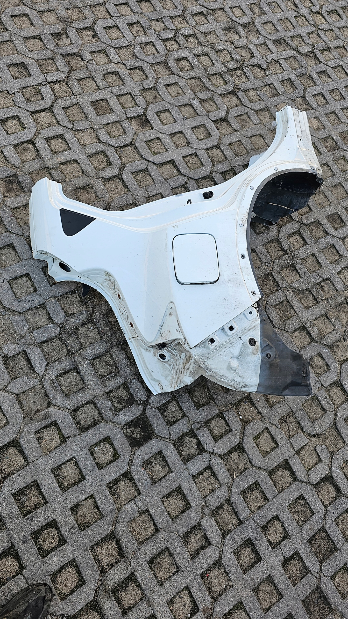 BŁOTNIK TYŁ PRAWY NISSAN JUKE F15 10-