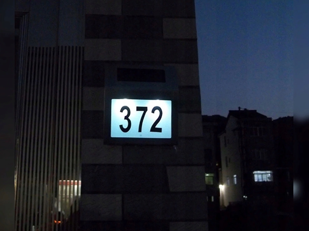 NUMEREM DOMU PODŚWIETLANY TABLICA ADRESOWA SOLARNY EAN (GTIN) 5900000017808