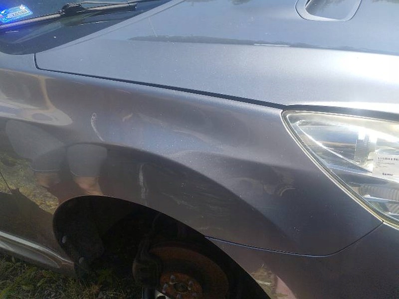 BŁOTNIK PRAWY PRZEDNI C6Z SUBARU LEGACY