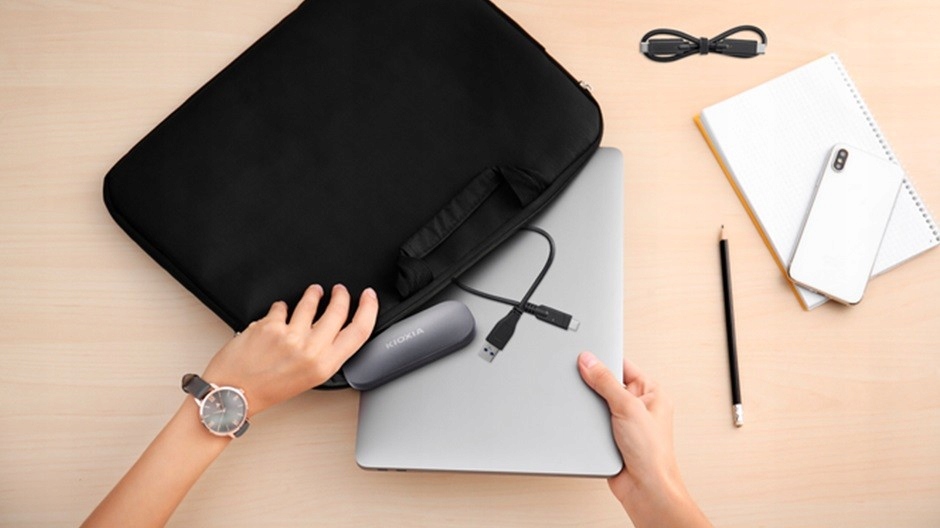 Kioxia Dysk zewnętrzny SSD Exceria Plus 1TB USB 3.2 Interfejs USB 3.2