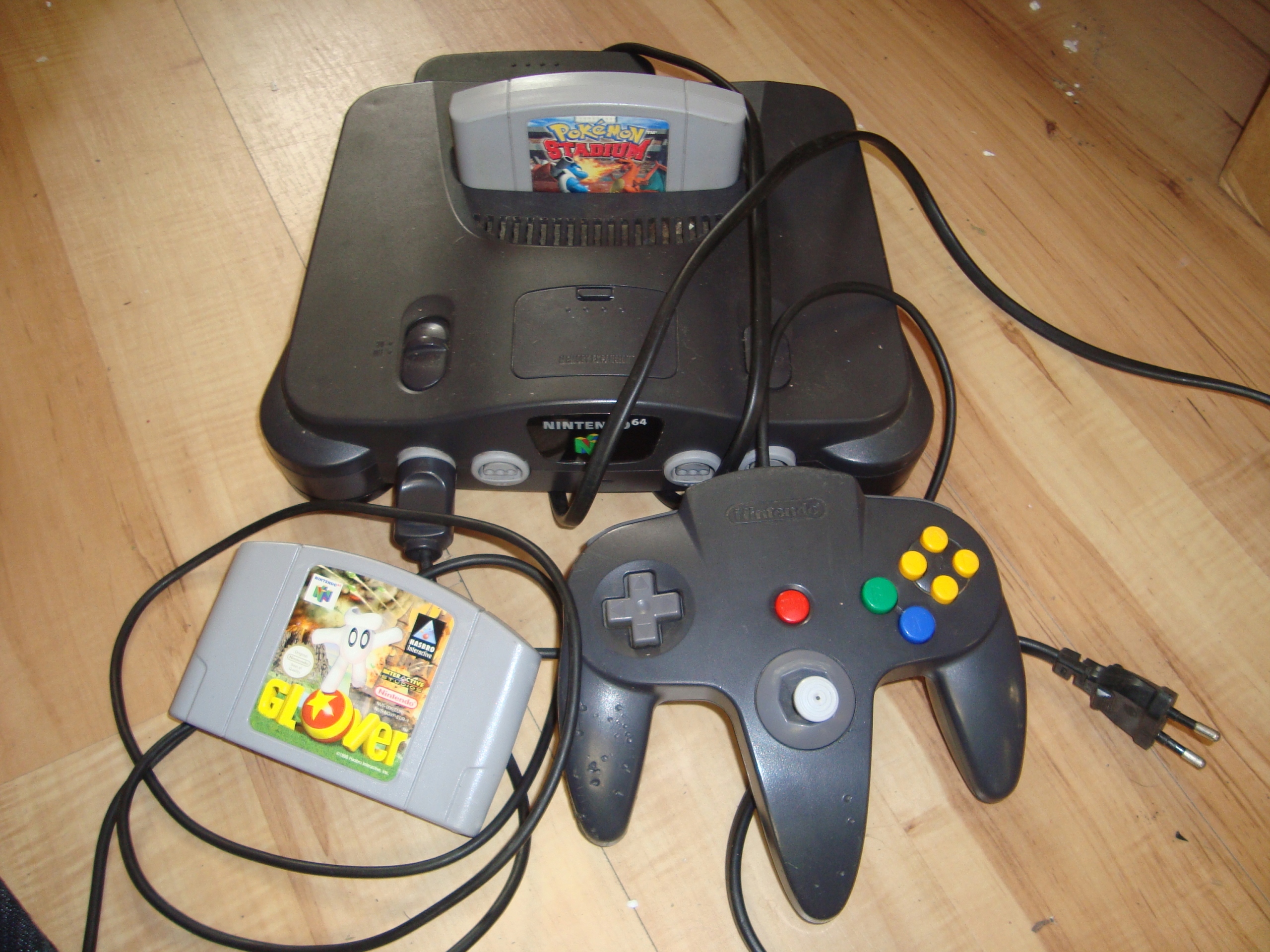 Konsola Nintendo 64 czarna z 1 kontrolerem i grami 3D Hockey, V-RALLY