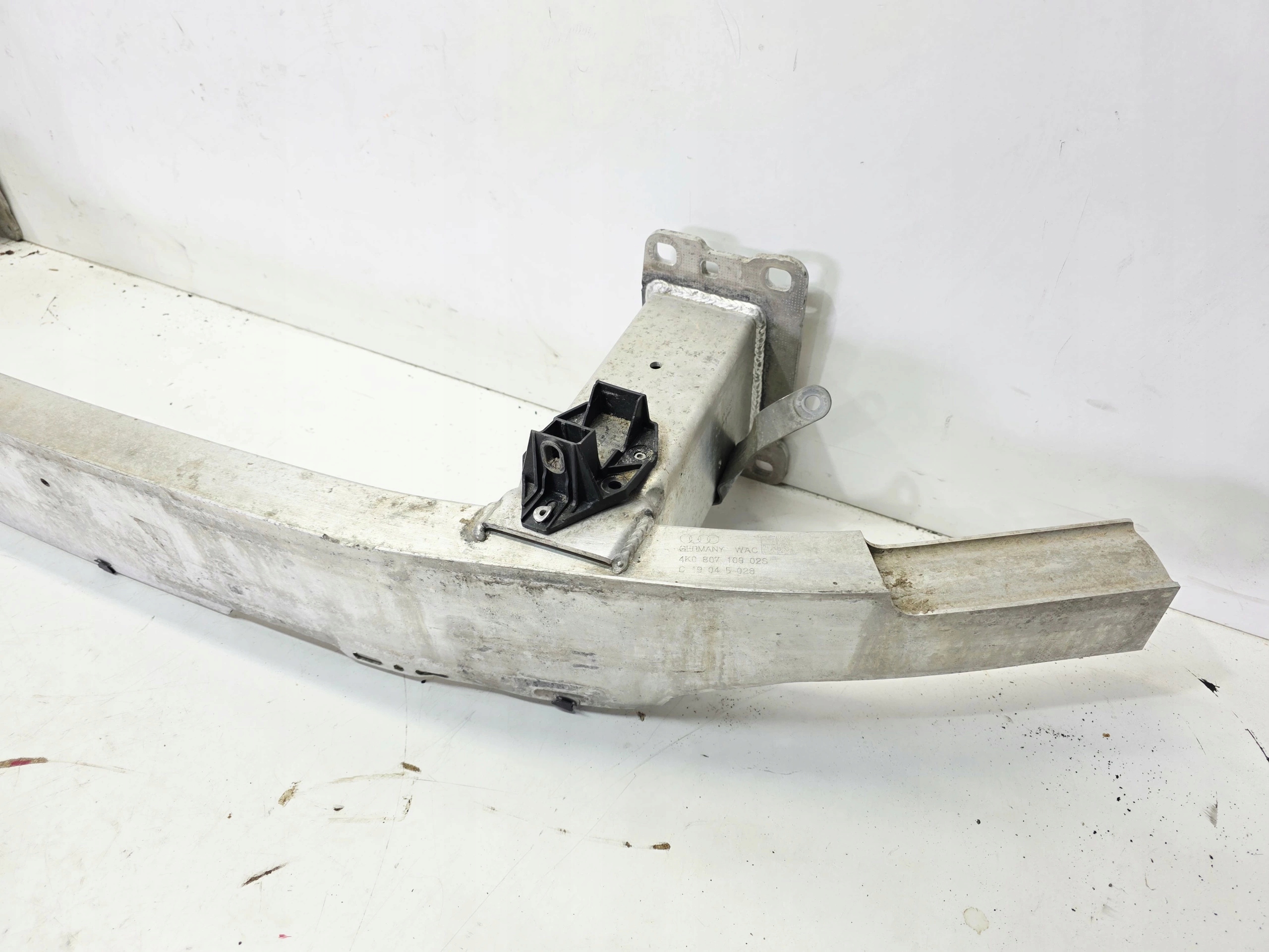 sider below bumper front AUDI A6 C8 4K0807109